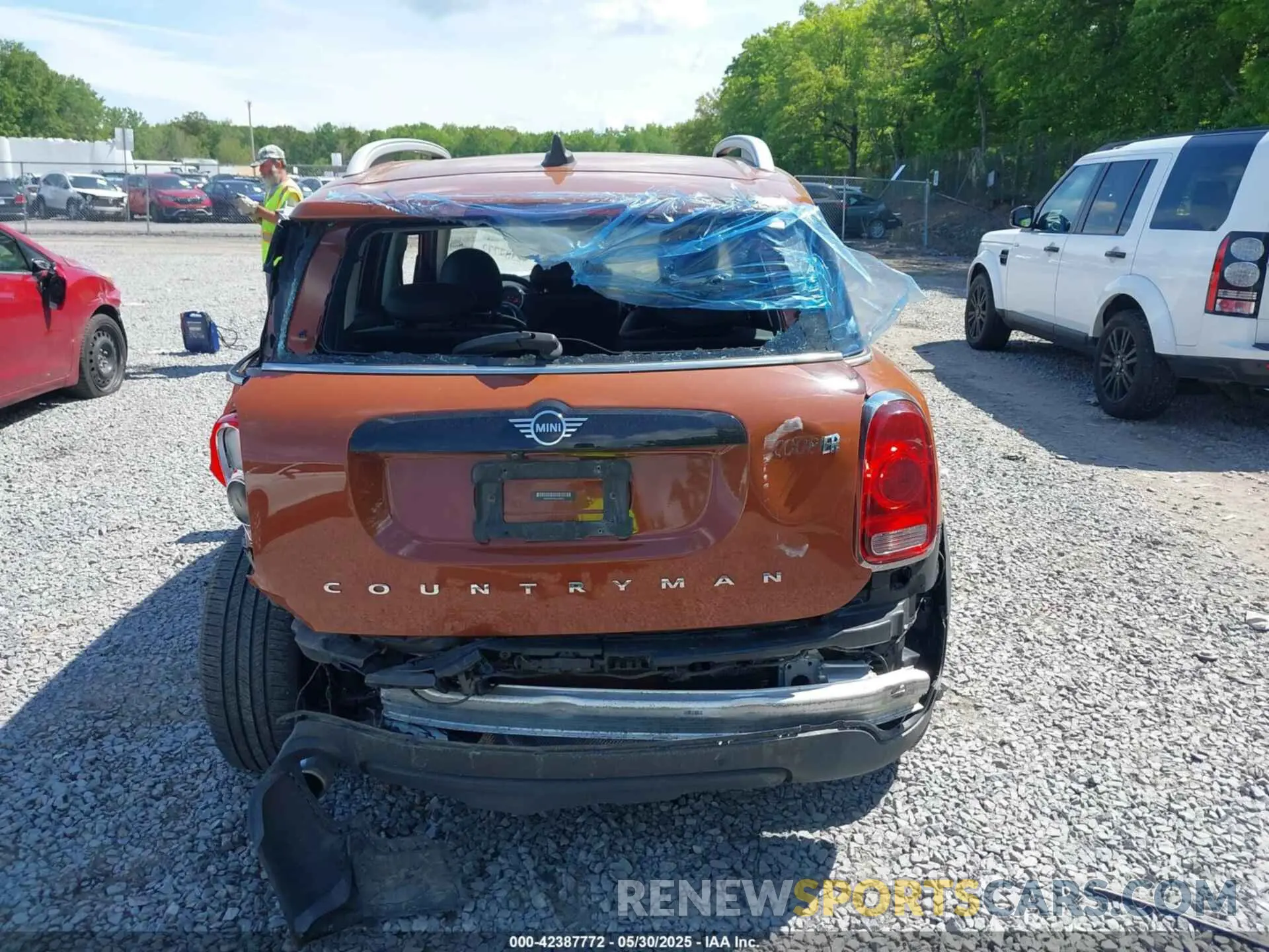 16 Photograph of a damaged car WMZYW3C08L3L09913 MINI COUNTRYMAN 2020