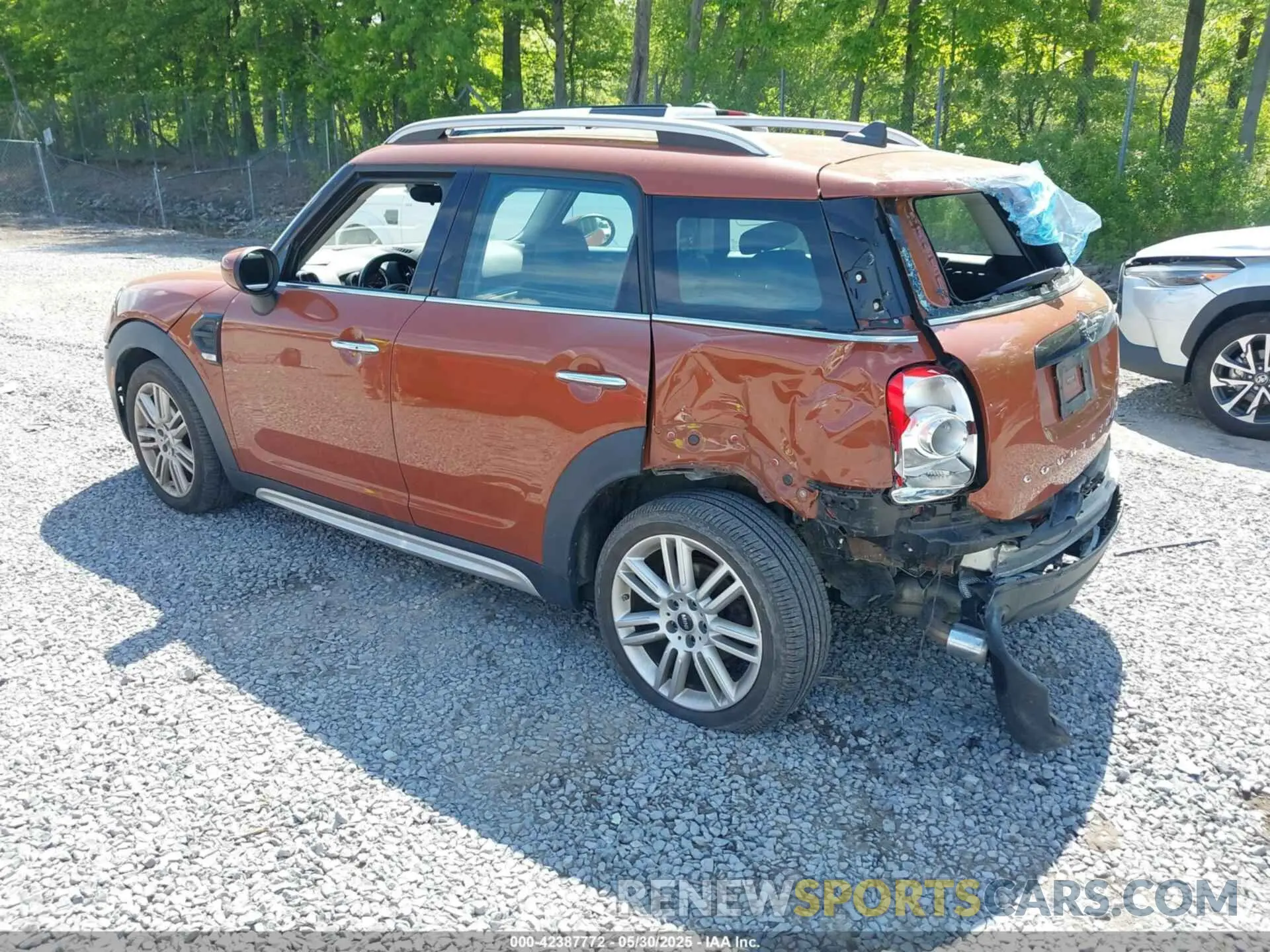 3 Photograph of a damaged car WMZYW3C08L3L09913 MINI COUNTRYMAN 2020