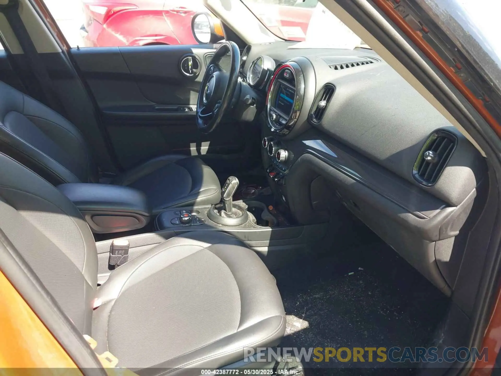 5 Photograph of a damaged car WMZYW3C08L3L09913 MINI COUNTRYMAN 2020
