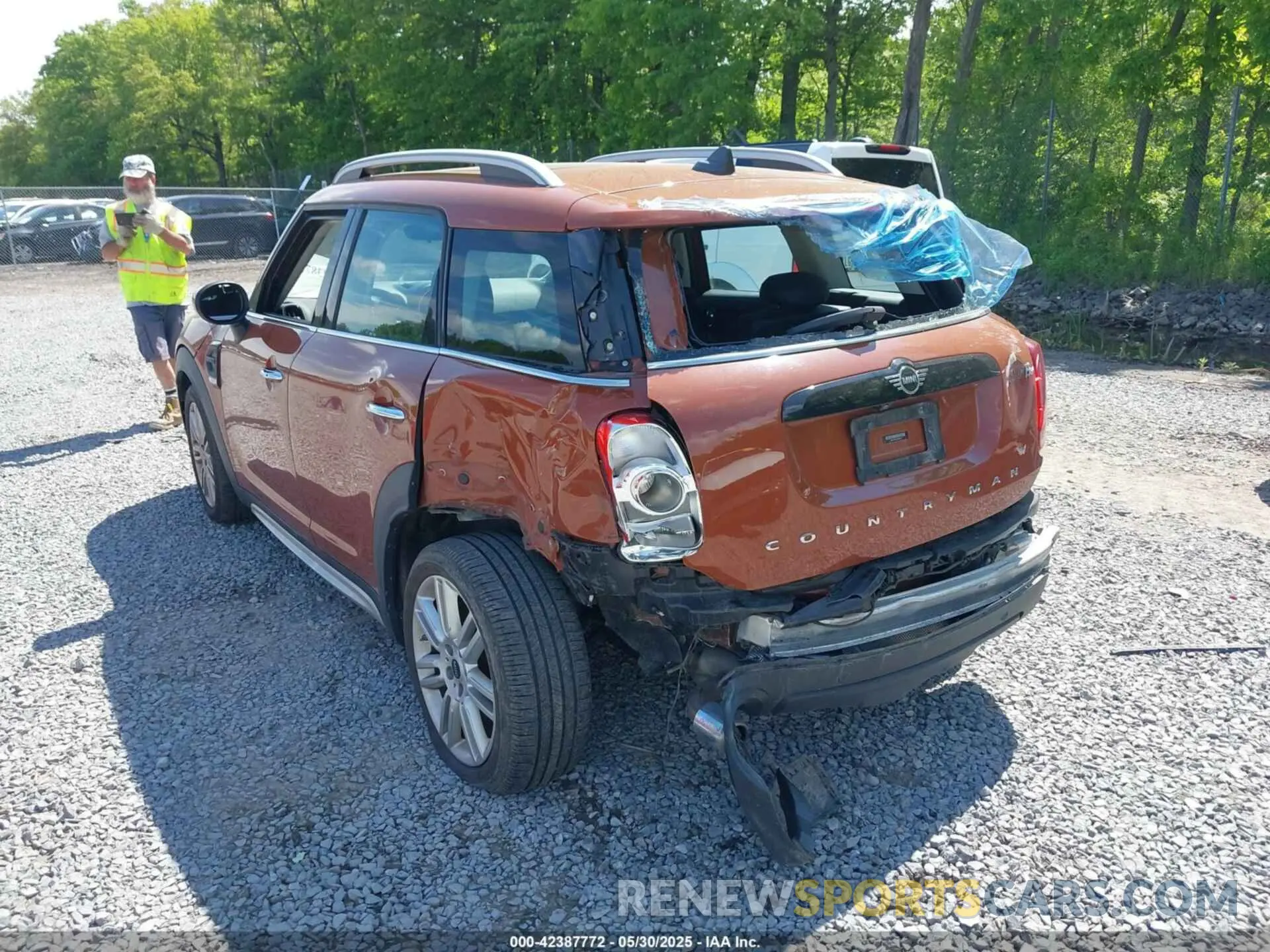 6 Photograph of a damaged car WMZYW3C08L3L09913 MINI COUNTRYMAN 2020