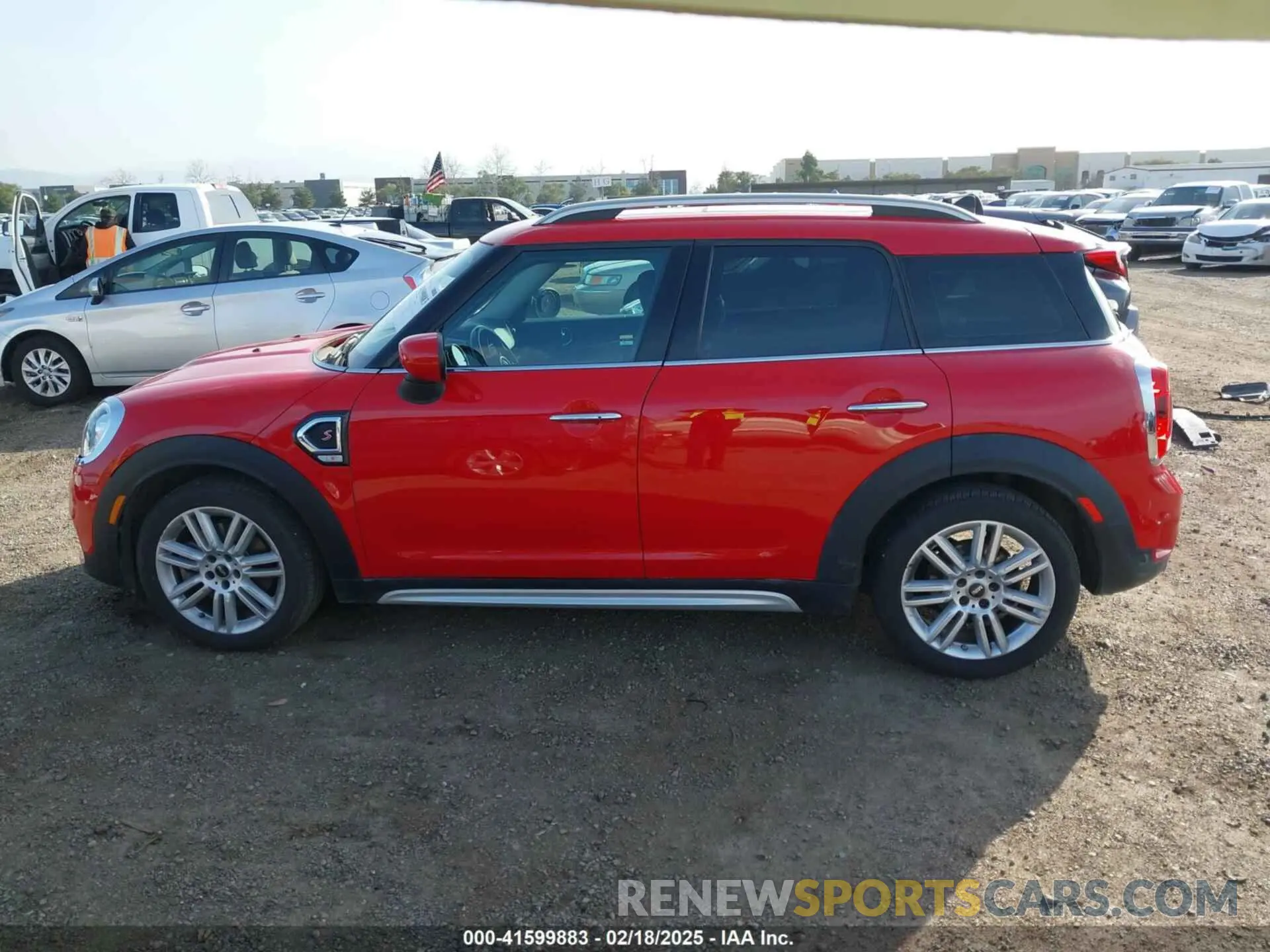 15 Photograph of a damaged car WMZYW7C09L3L84725 MINI COUNTRYMAN 2020