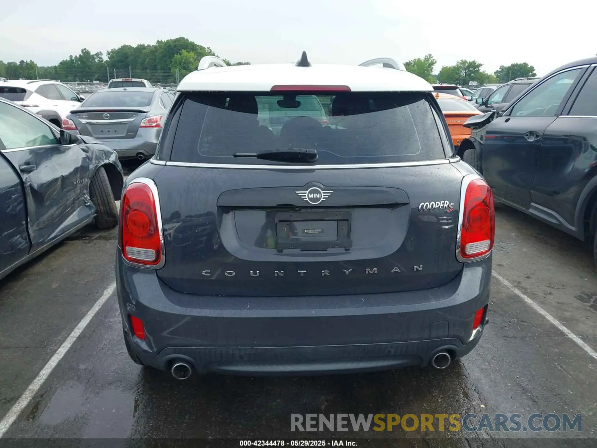 16 Photograph of a damaged car WMZYW7C0XL3L85463 MINI COUNTRYMAN 2020