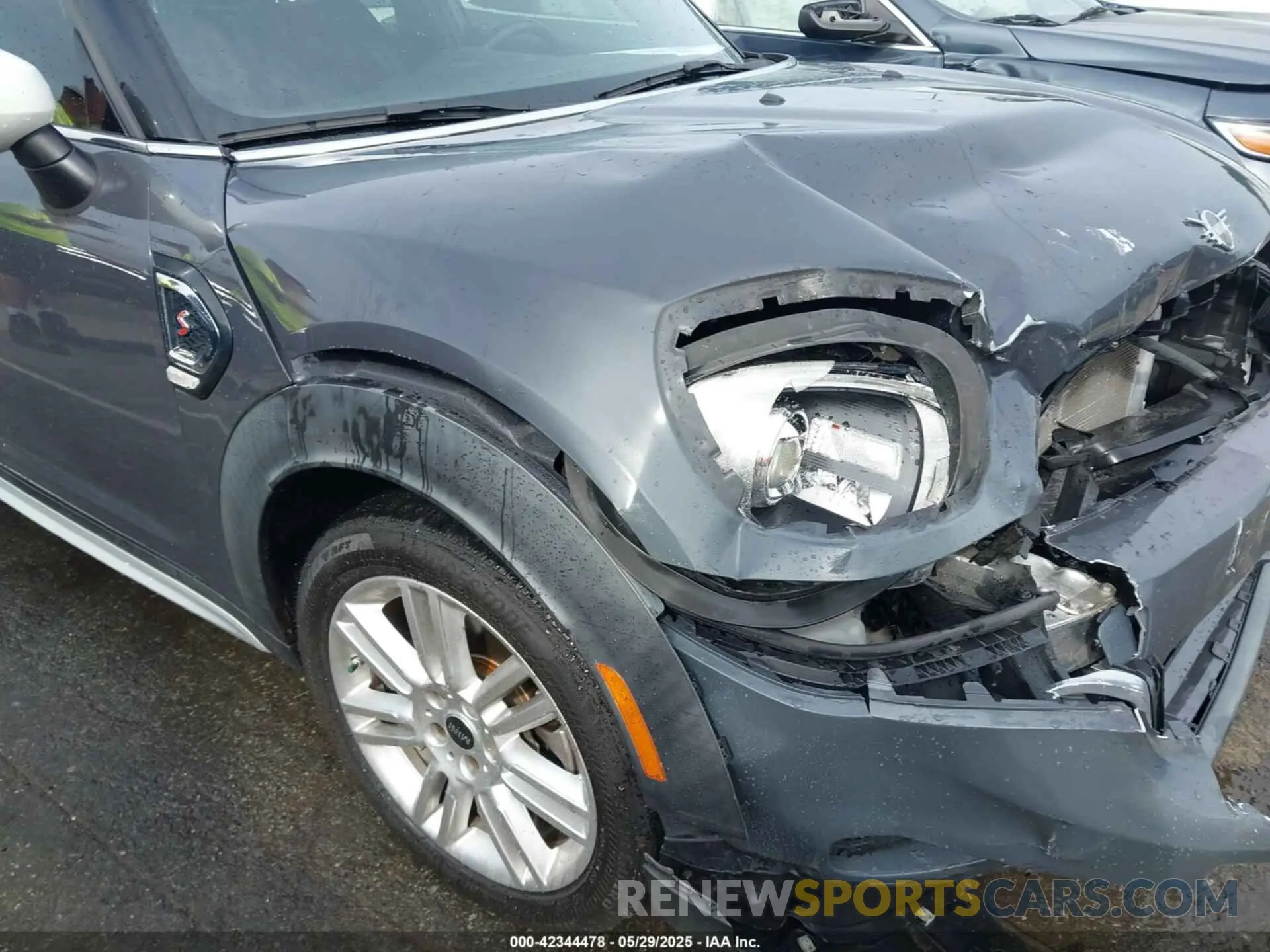 17 Photograph of a damaged car WMZYW7C0XL3L85463 MINI COUNTRYMAN 2020