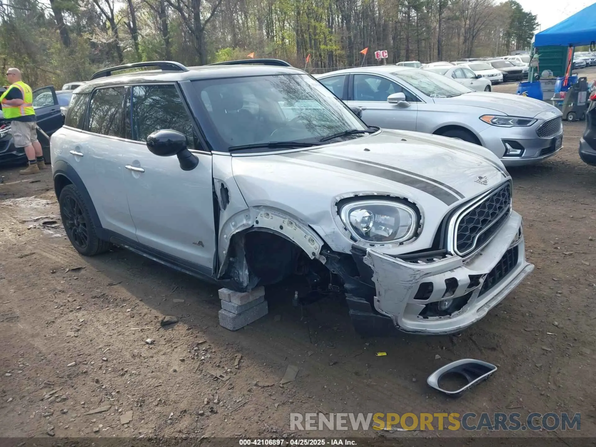 1 Photograph of a damaged car WMZYX1C00L3L55740 MINI COUNTRYMAN 2020