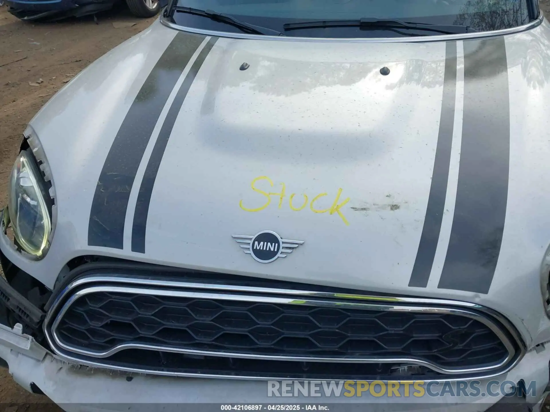 10 Photograph of a damaged car WMZYX1C00L3L55740 MINI COUNTRYMAN 2020