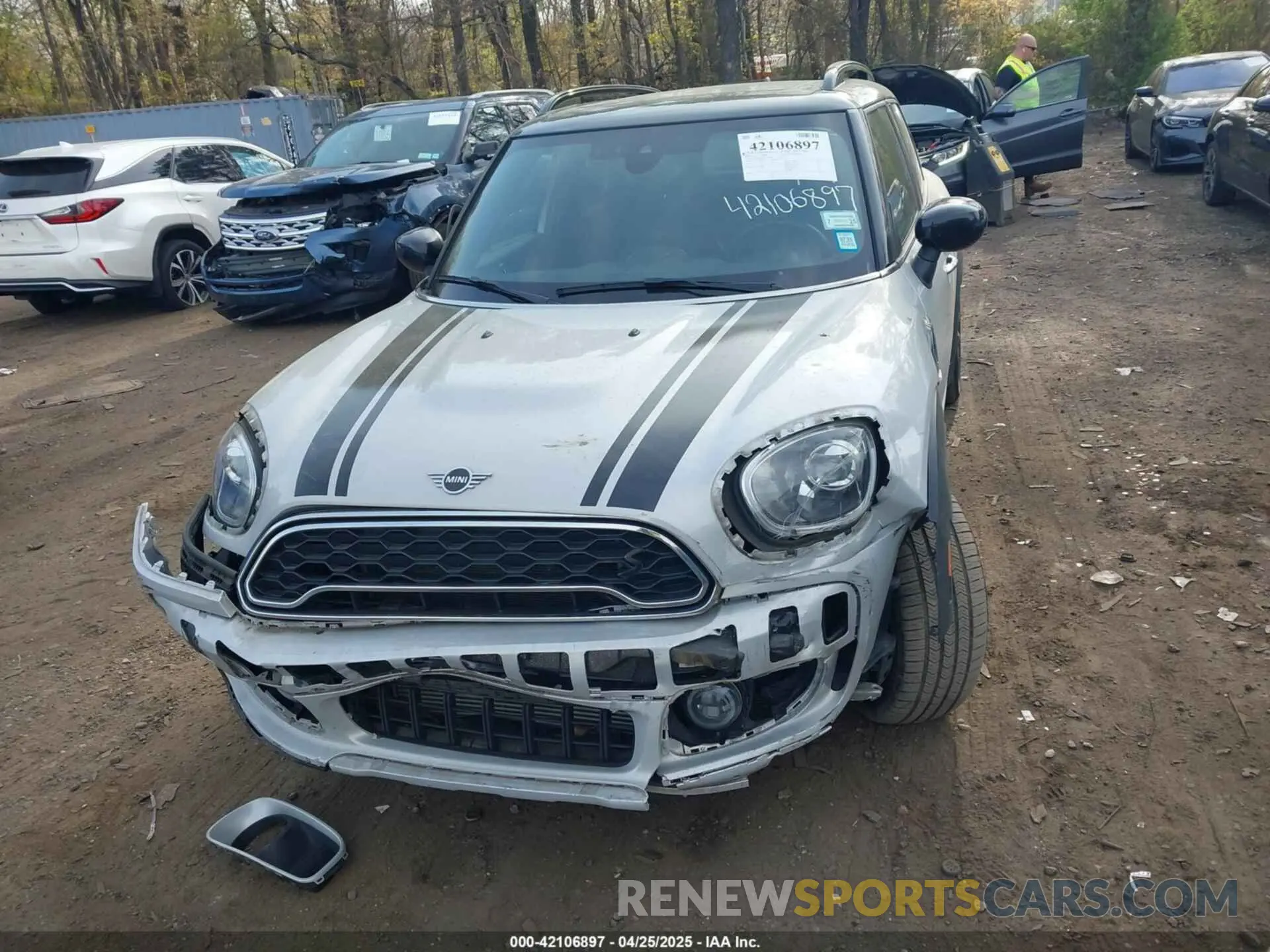 12 Photograph of a damaged car WMZYX1C00L3L55740 MINI COUNTRYMAN 2020