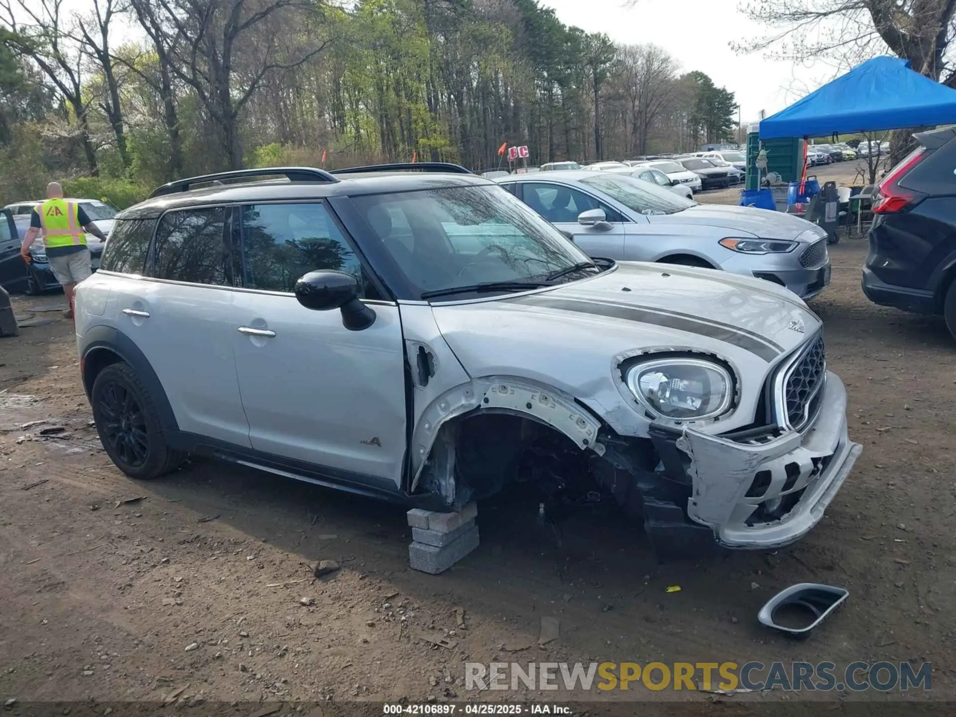 13 Photograph of a damaged car WMZYX1C00L3L55740 MINI COUNTRYMAN 2020