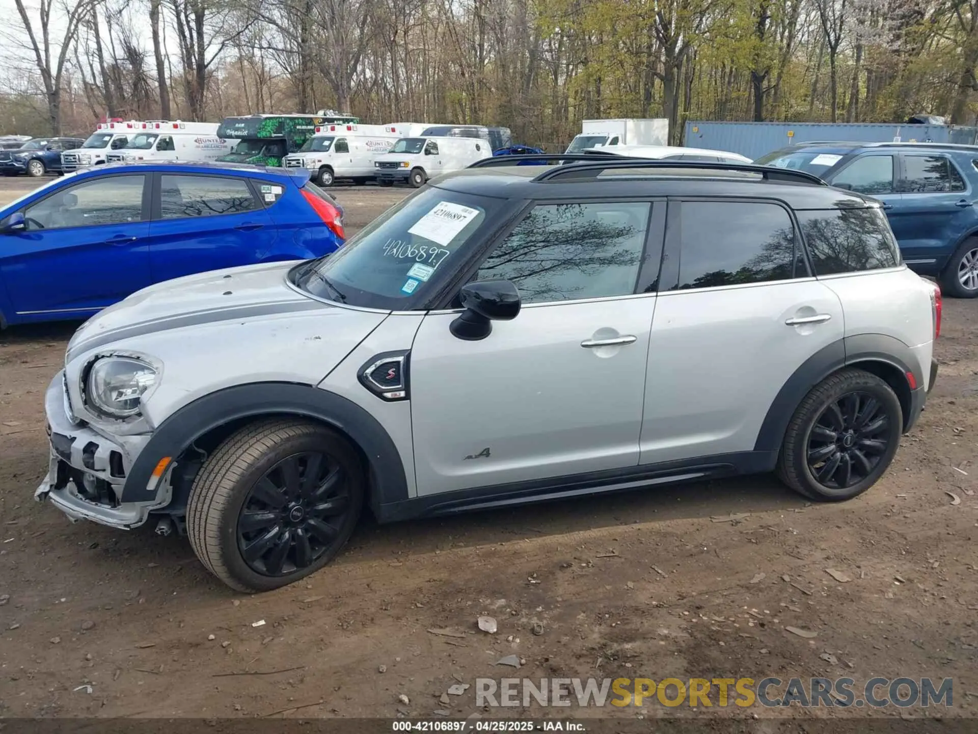 14 Photograph of a damaged car WMZYX1C00L3L55740 MINI COUNTRYMAN 2020