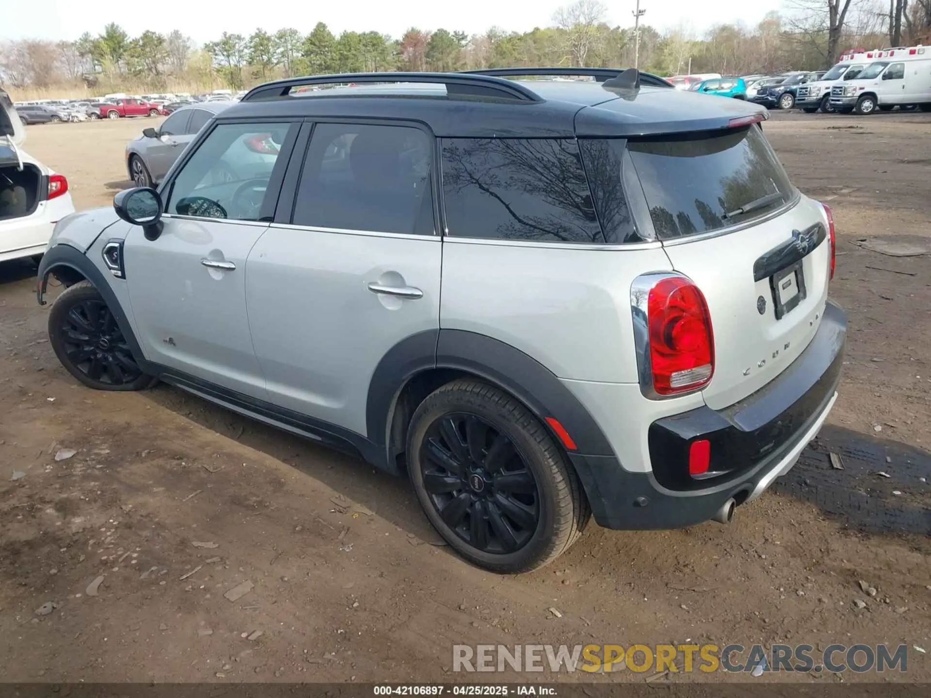 3 Photograph of a damaged car WMZYX1C00L3L55740 MINI COUNTRYMAN 2020