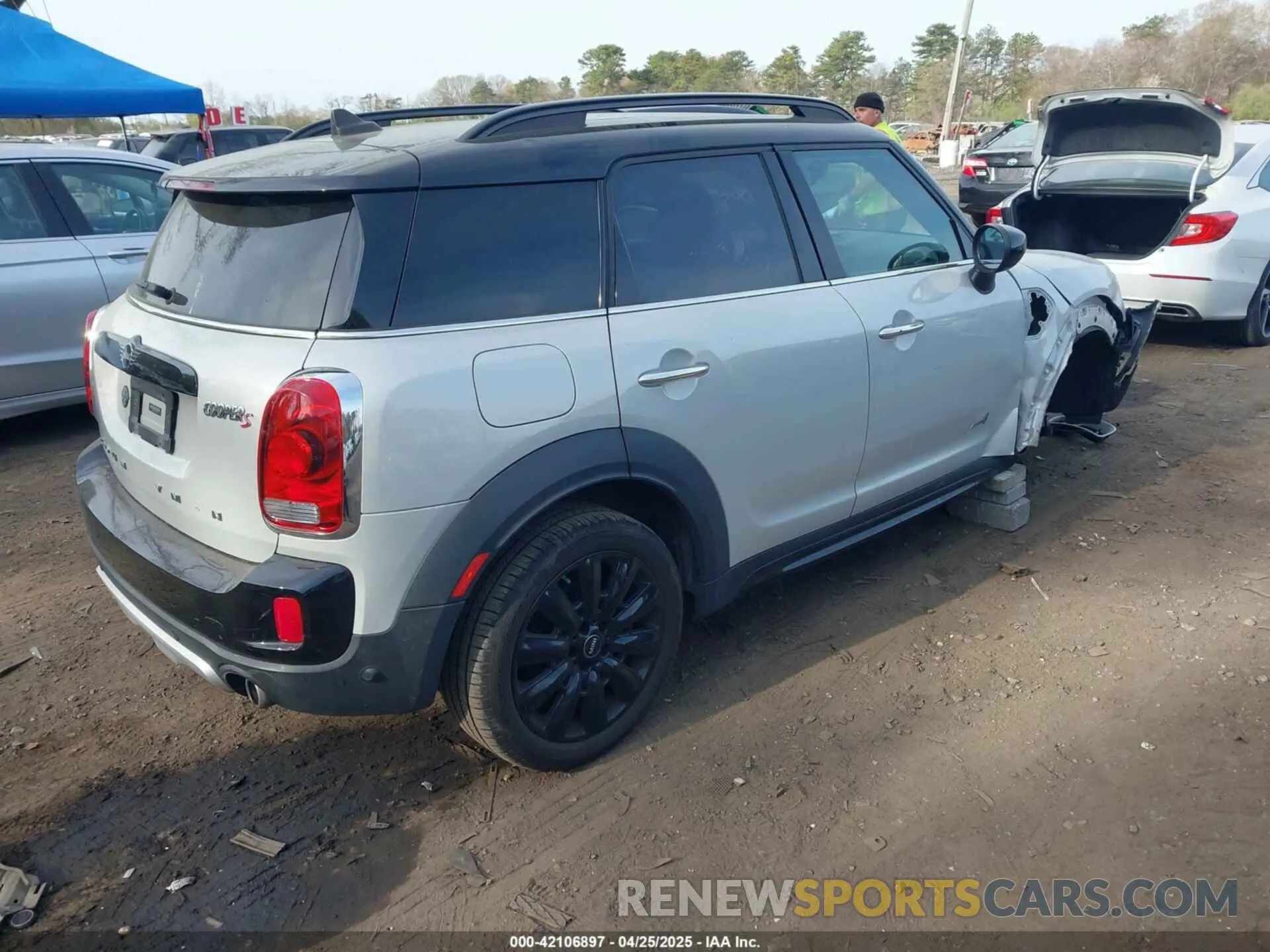 4 Photograph of a damaged car WMZYX1C00L3L55740 MINI COUNTRYMAN 2020