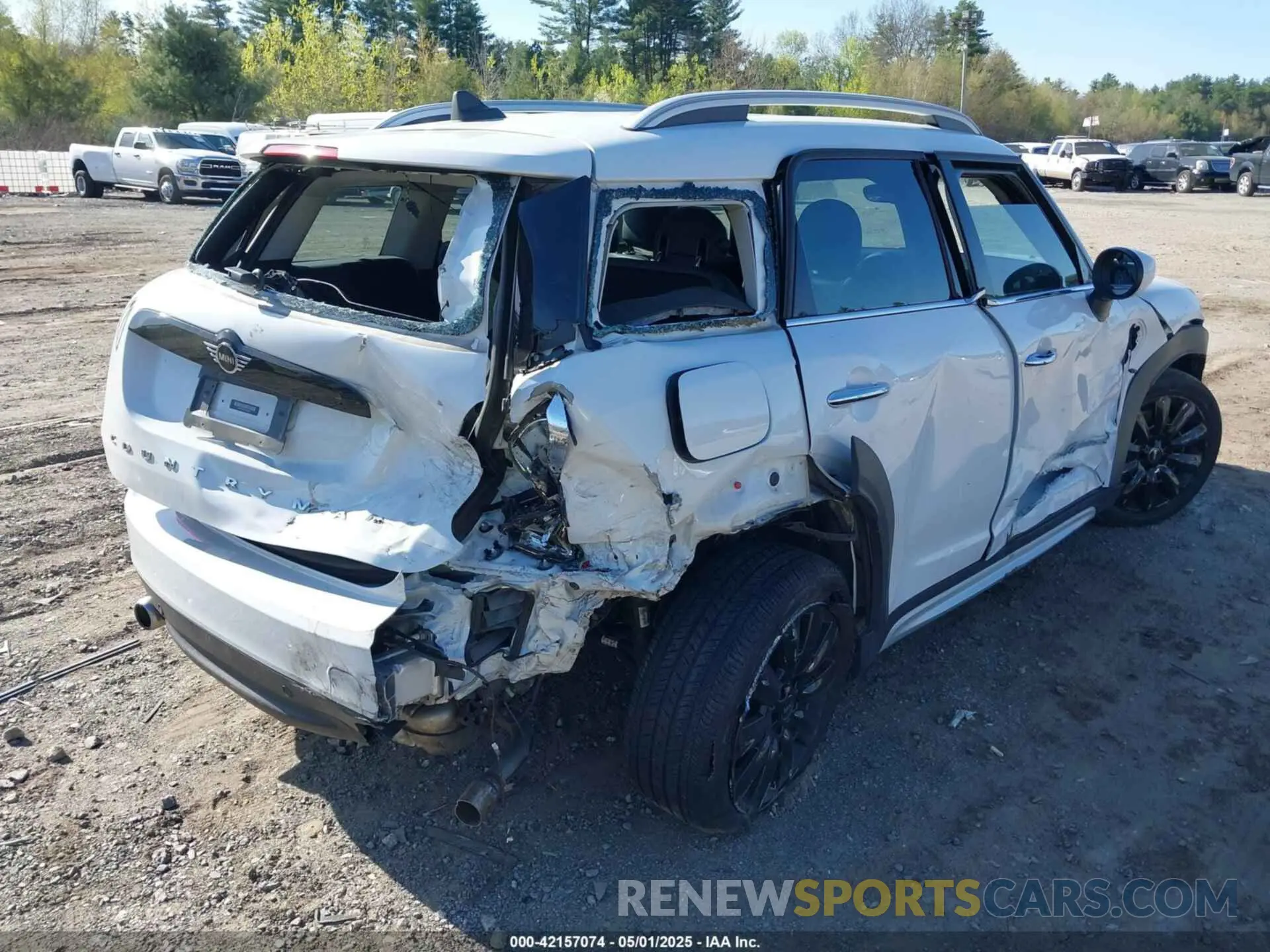 4 Photograph of a damaged car WMZYX1C01L3L66231 MINI COUNTRYMAN 2020