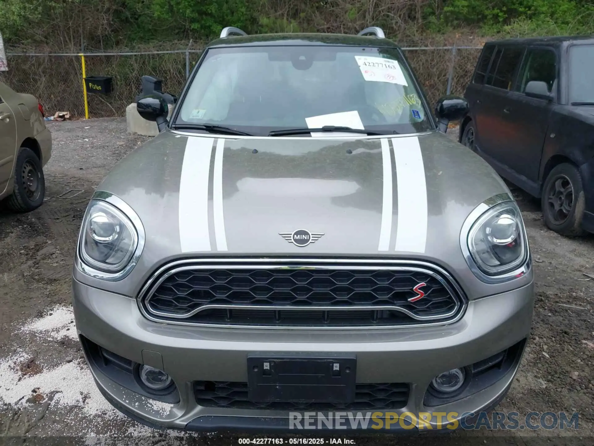 12 Photograph of a damaged car WMZYX1C06L3L47965 MINI COUNTRYMAN 2020