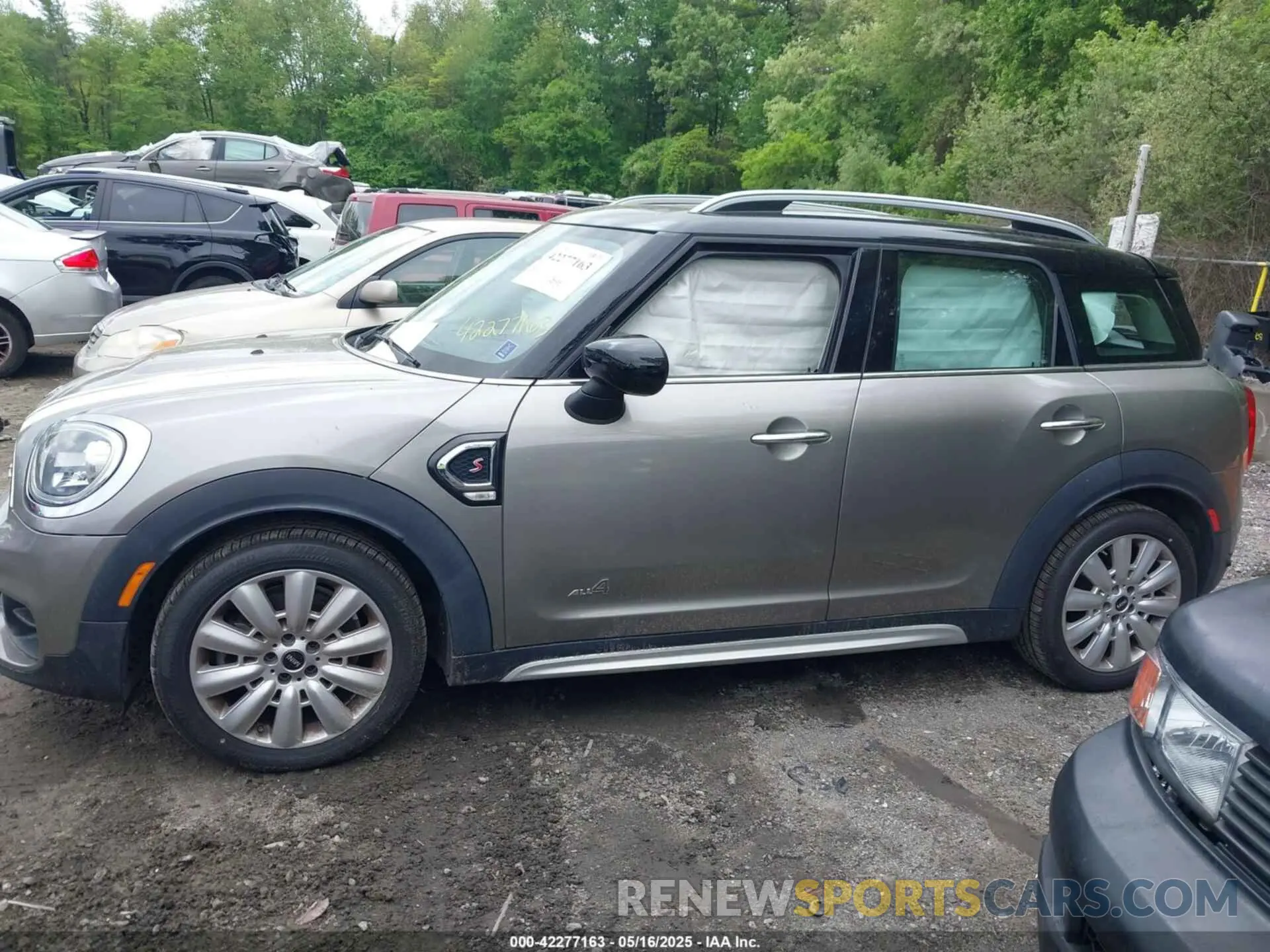 14 Photograph of a damaged car WMZYX1C06L3L47965 MINI COUNTRYMAN 2020