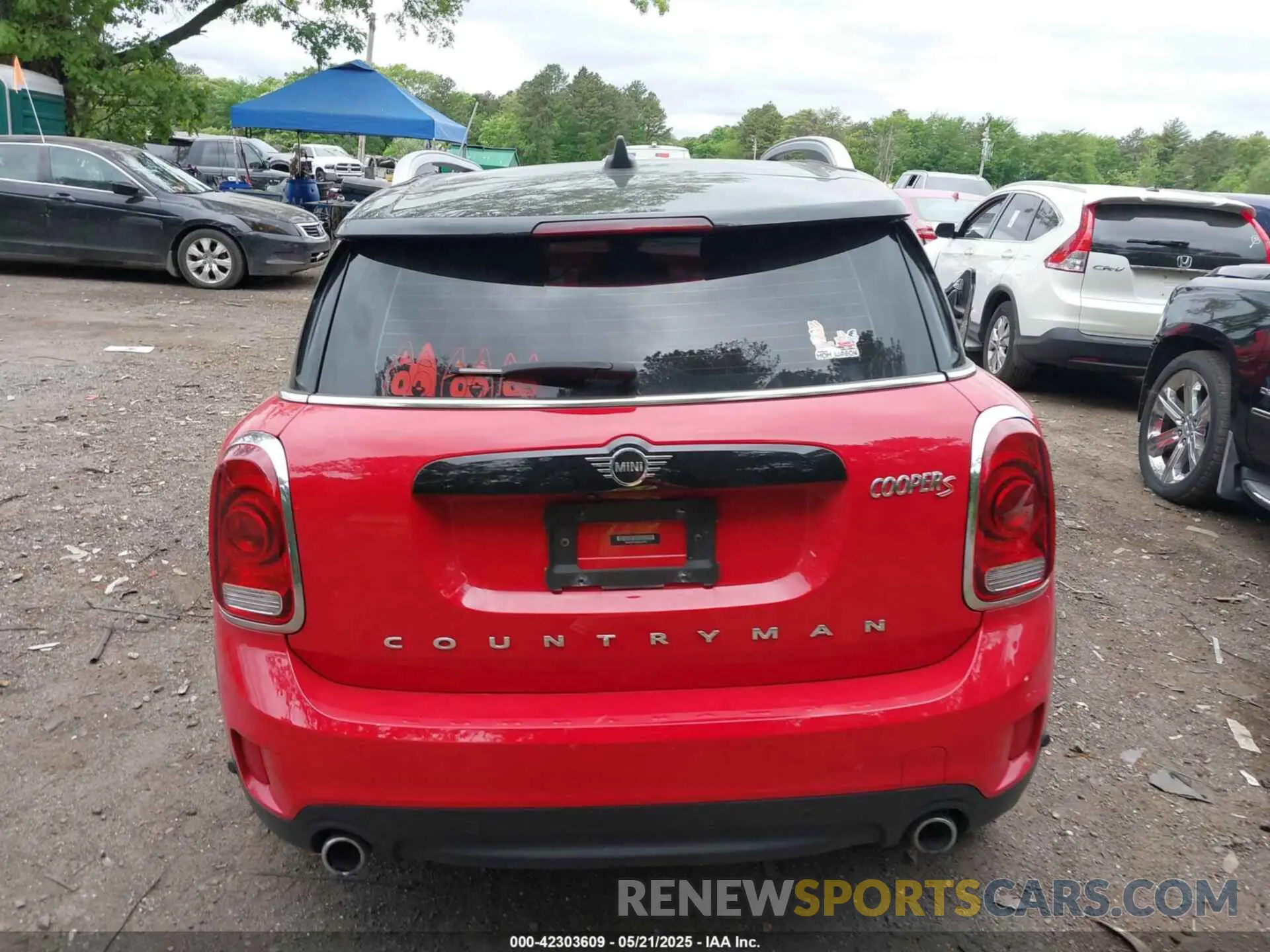 16 Photograph of a damaged car WMZYX1C09L3L58197 MINI COUNTRYMAN 2020
