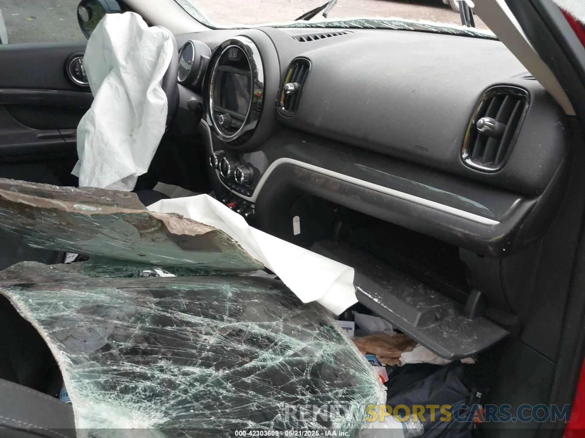 5 Photograph of a damaged car WMZYX1C09L3L58197 MINI COUNTRYMAN 2020
