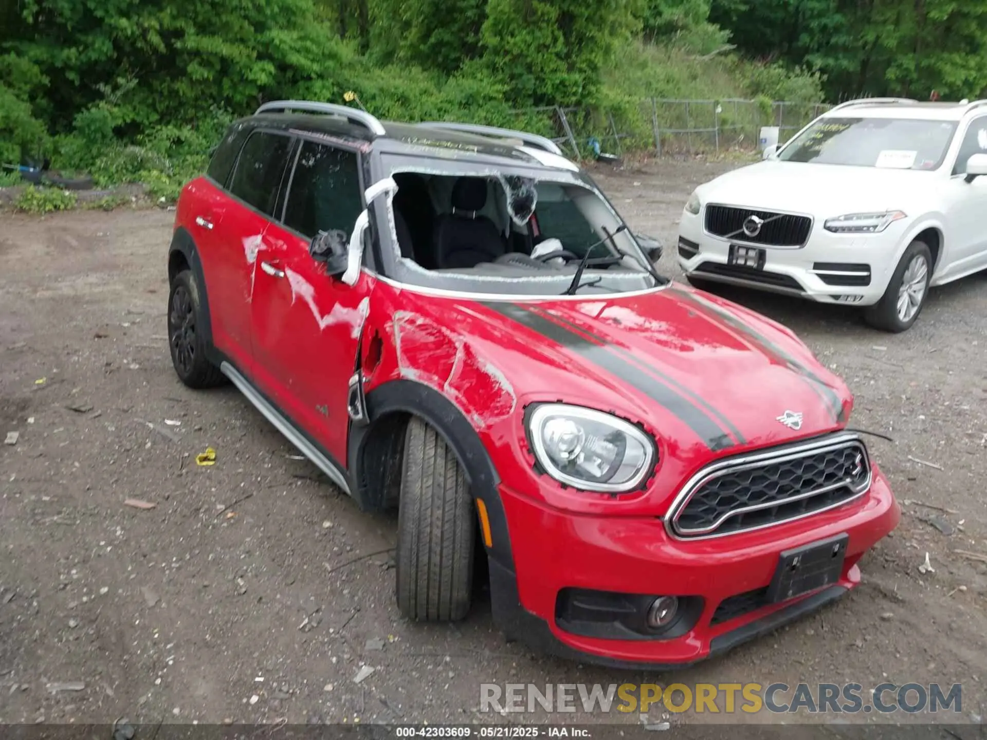 6 Photograph of a damaged car WMZYX1C09L3L58197 MINI COUNTRYMAN 2020