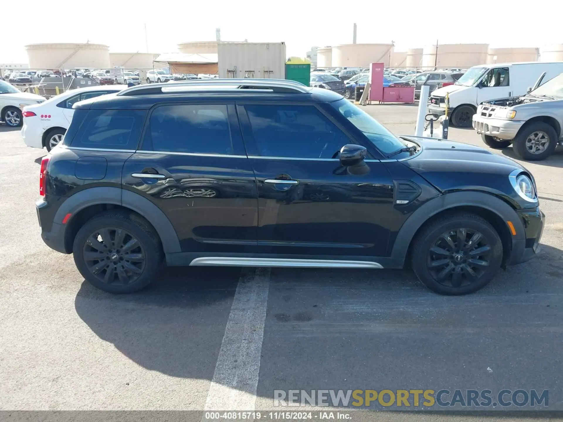 14 Photograph of a damaged car WMZ23BR03M3M80666 MINI COUNTRYMAN 2021