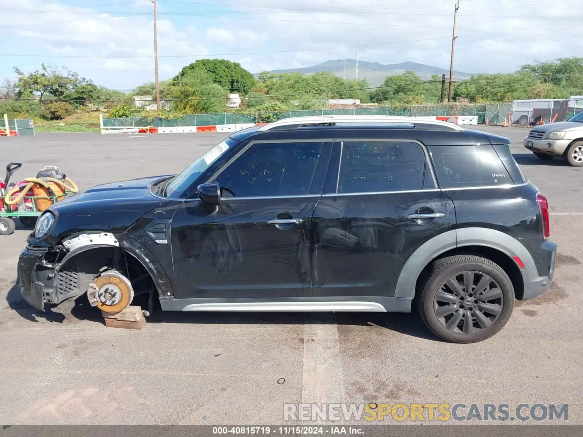 15 Photograph of a damaged car WMZ23BR03M3M80666 MINI COUNTRYMAN 2021