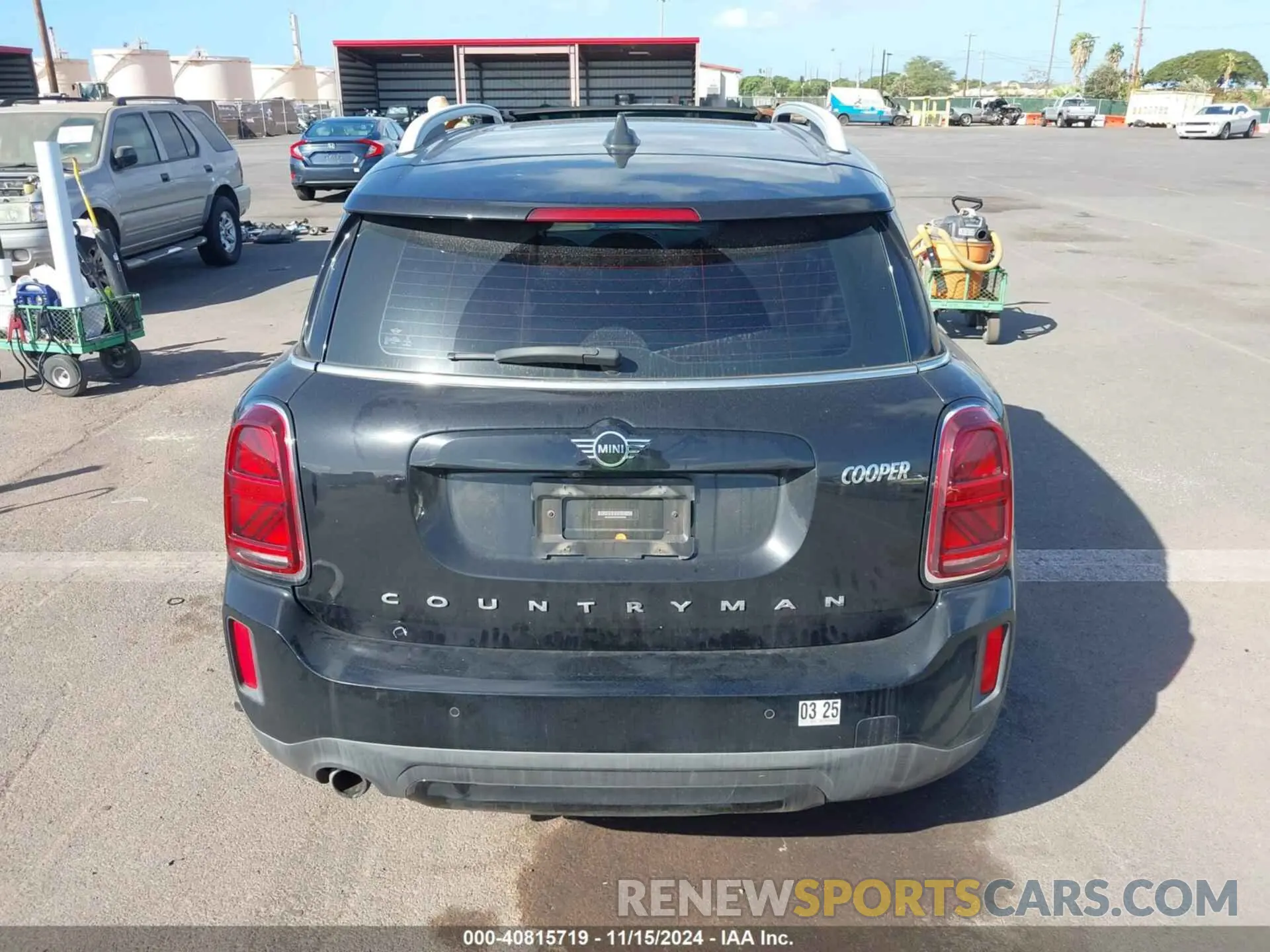 17 Photograph of a damaged car WMZ23BR03M3M80666 MINI COUNTRYMAN 2021