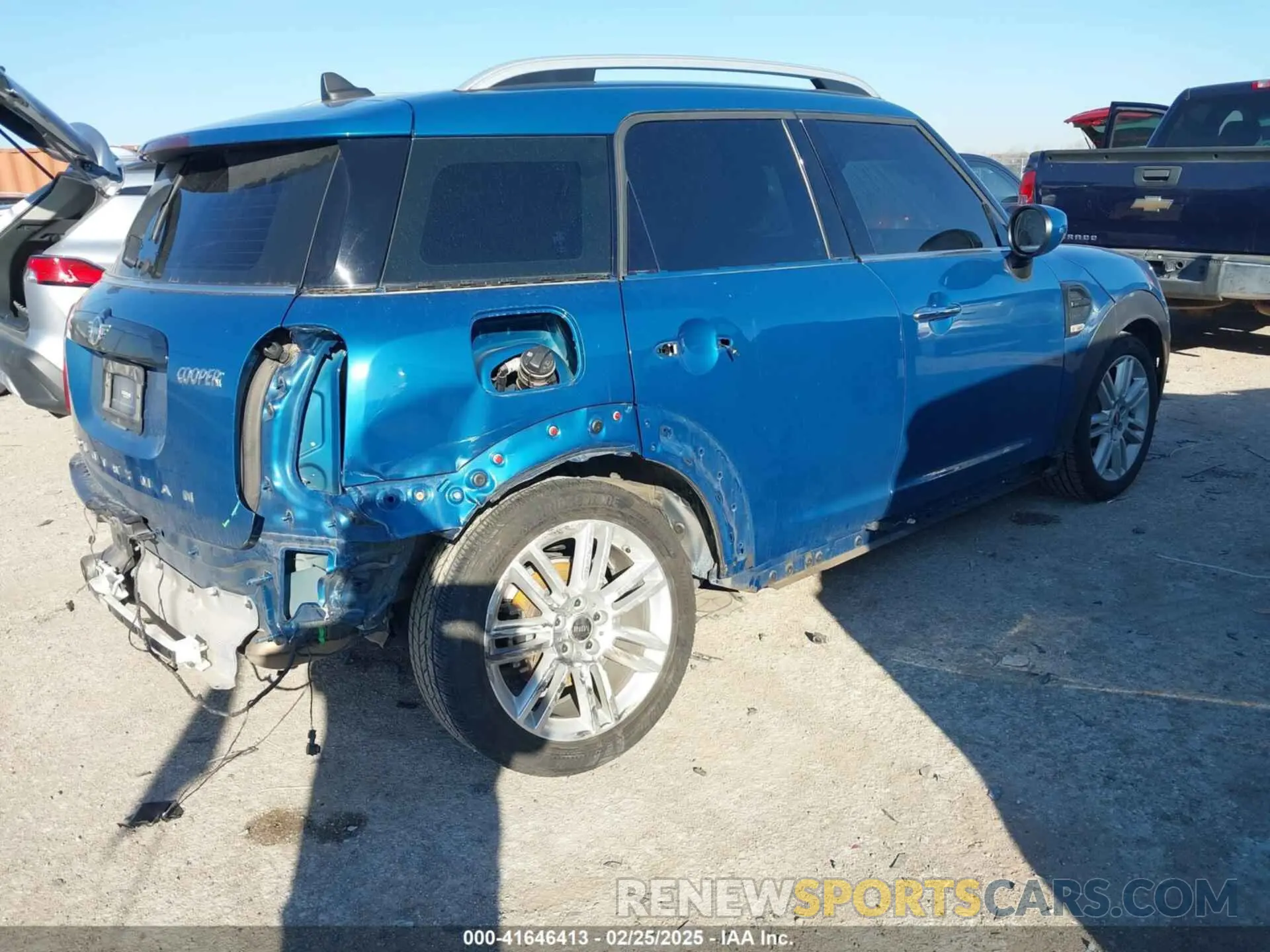 4 Photograph of a damaged car WMZ23BR01N3N71629 MINI COUNTRYMAN 2022