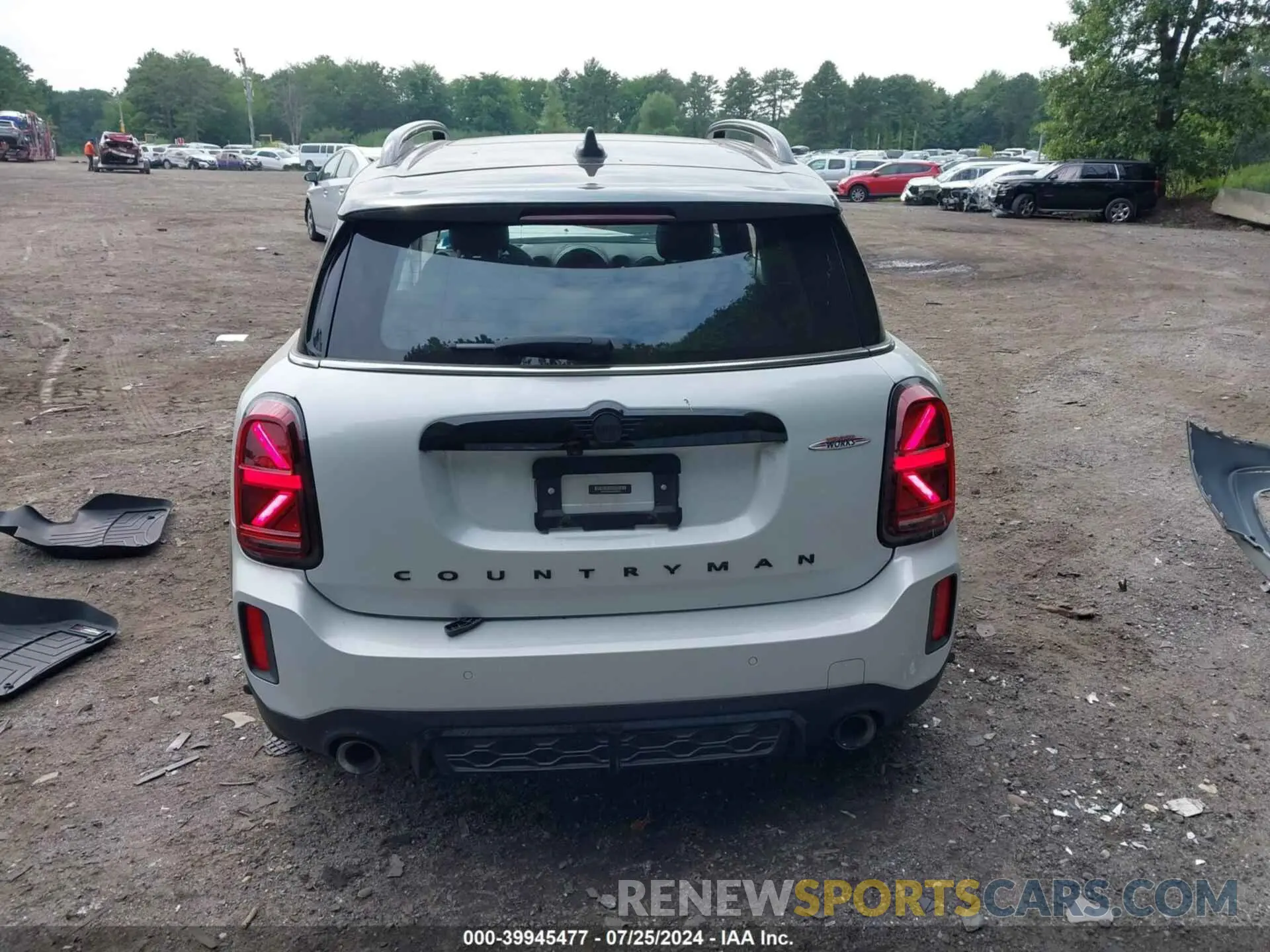 16 Photograph of a damaged car WMZ33BS0XN3N40393 MINI COUNTRYMAN 2022