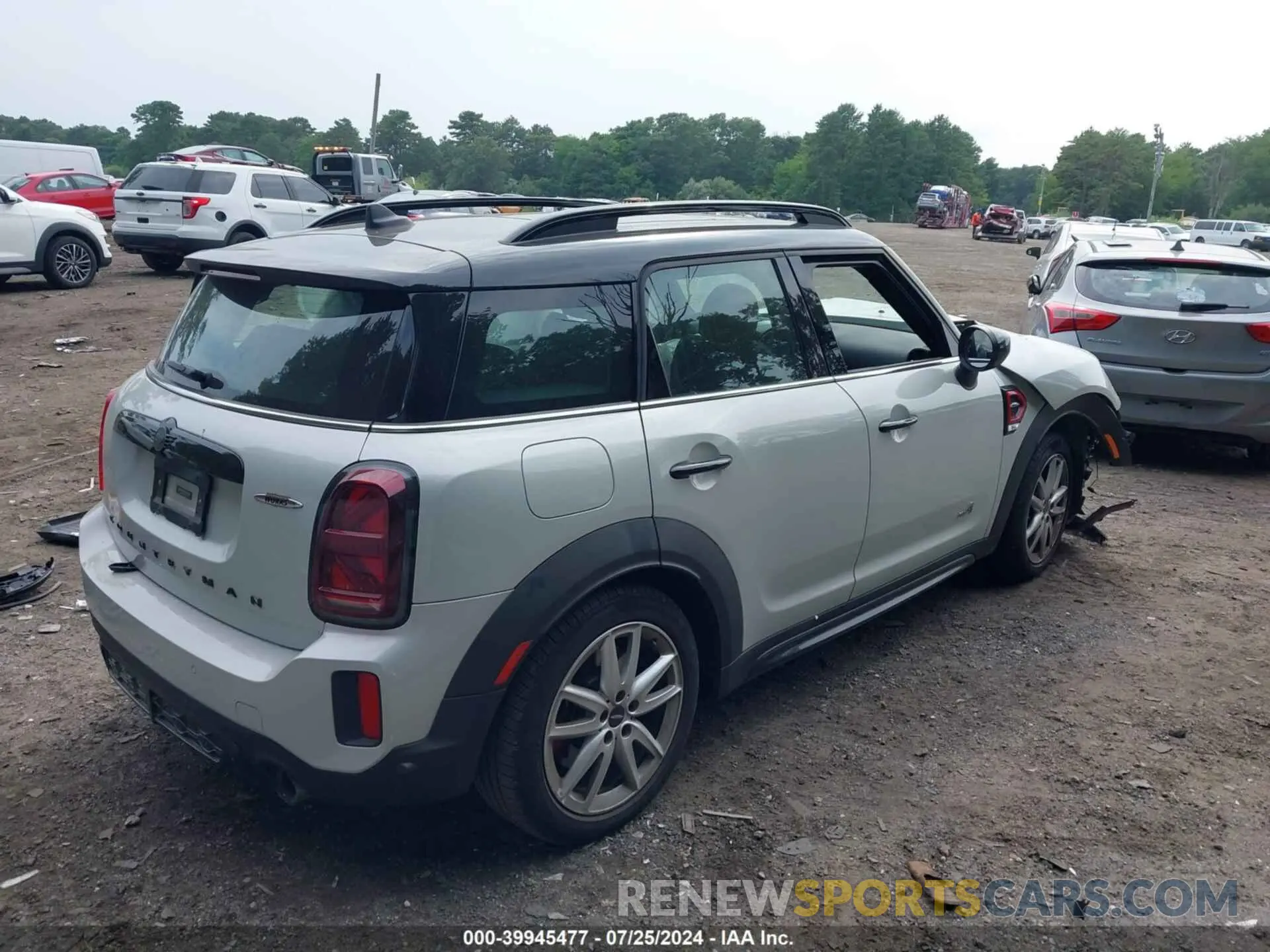 4 Photograph of a damaged car WMZ33BS0XN3N40393 MINI COUNTRYMAN 2022