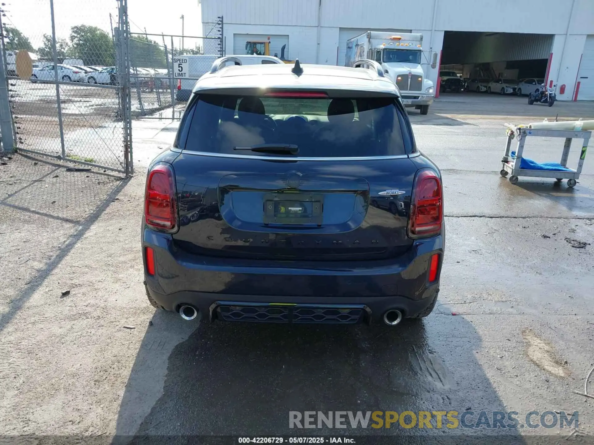 17 Photograph of a damaged car WMZ33BS0XN3P26841 MINI COUNTRYMAN 2022