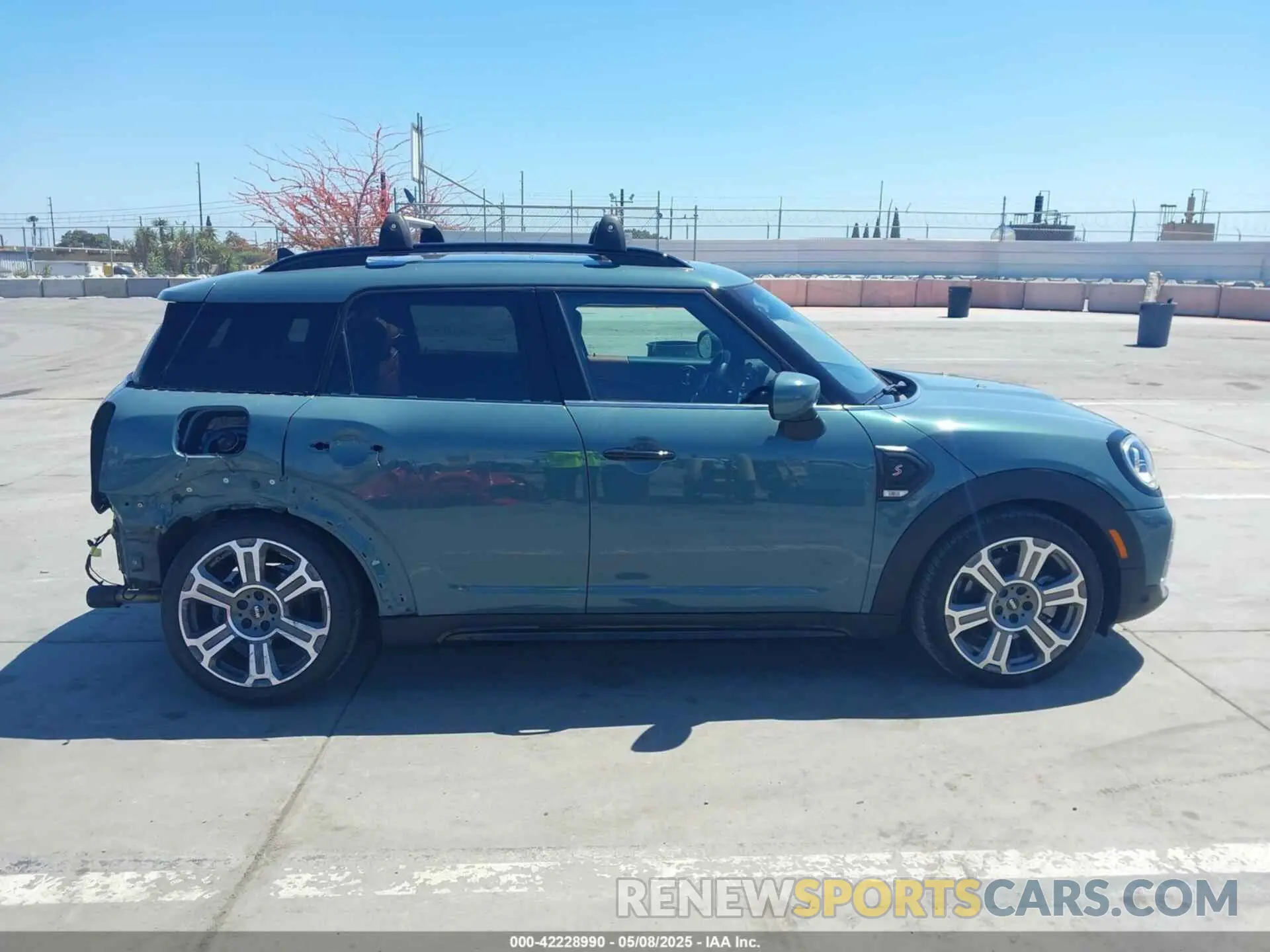 14 Photograph of a damaged car WMZ53BR03N3N90132 MINI COUNTRYMAN 2022