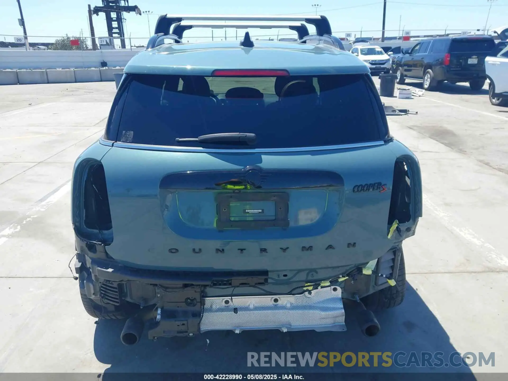 17 Photograph of a damaged car WMZ53BR03N3N90132 MINI COUNTRYMAN 2022