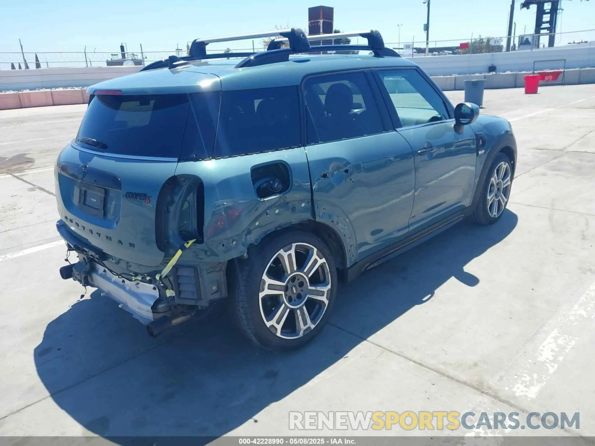 4 Photograph of a damaged car WMZ53BR03N3N90132 MINI COUNTRYMAN 2022