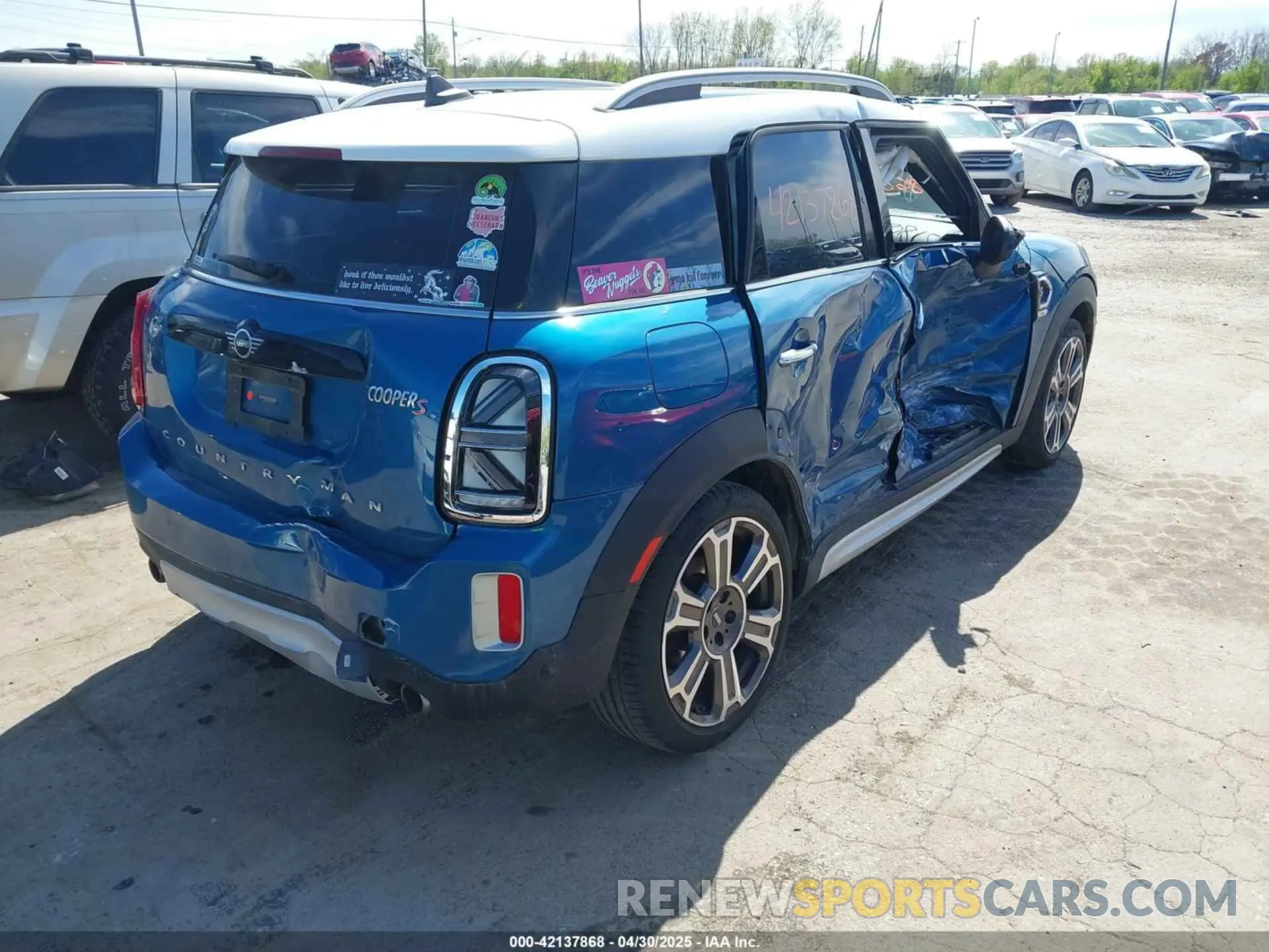 4 Photograph of a damaged car WMZ53BR07N3N34260 MINI COUNTRYMAN 2022