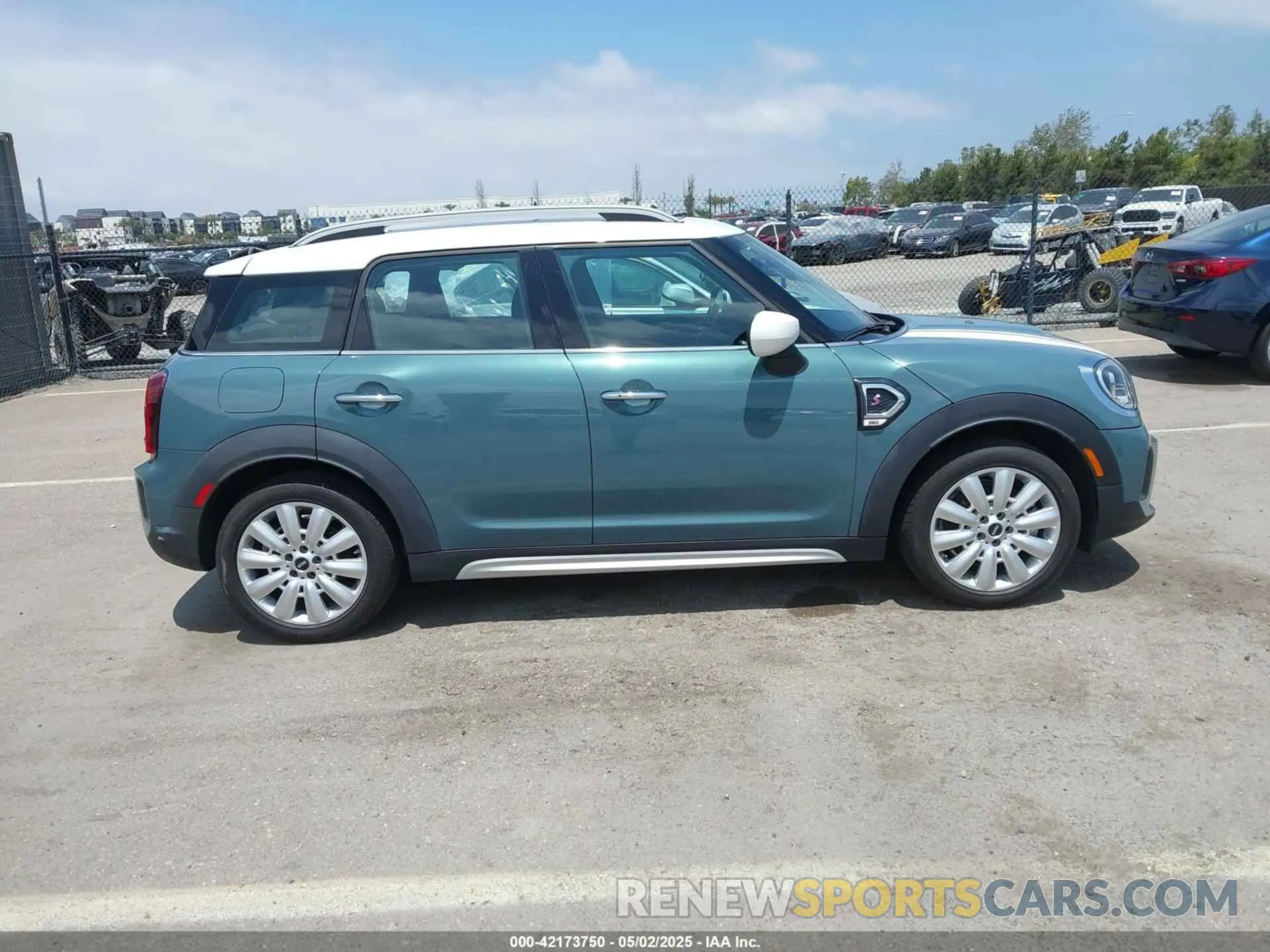 13 Photograph of a damaged car WMZ53BR08N3N29732 MINI COUNTRYMAN 2022
