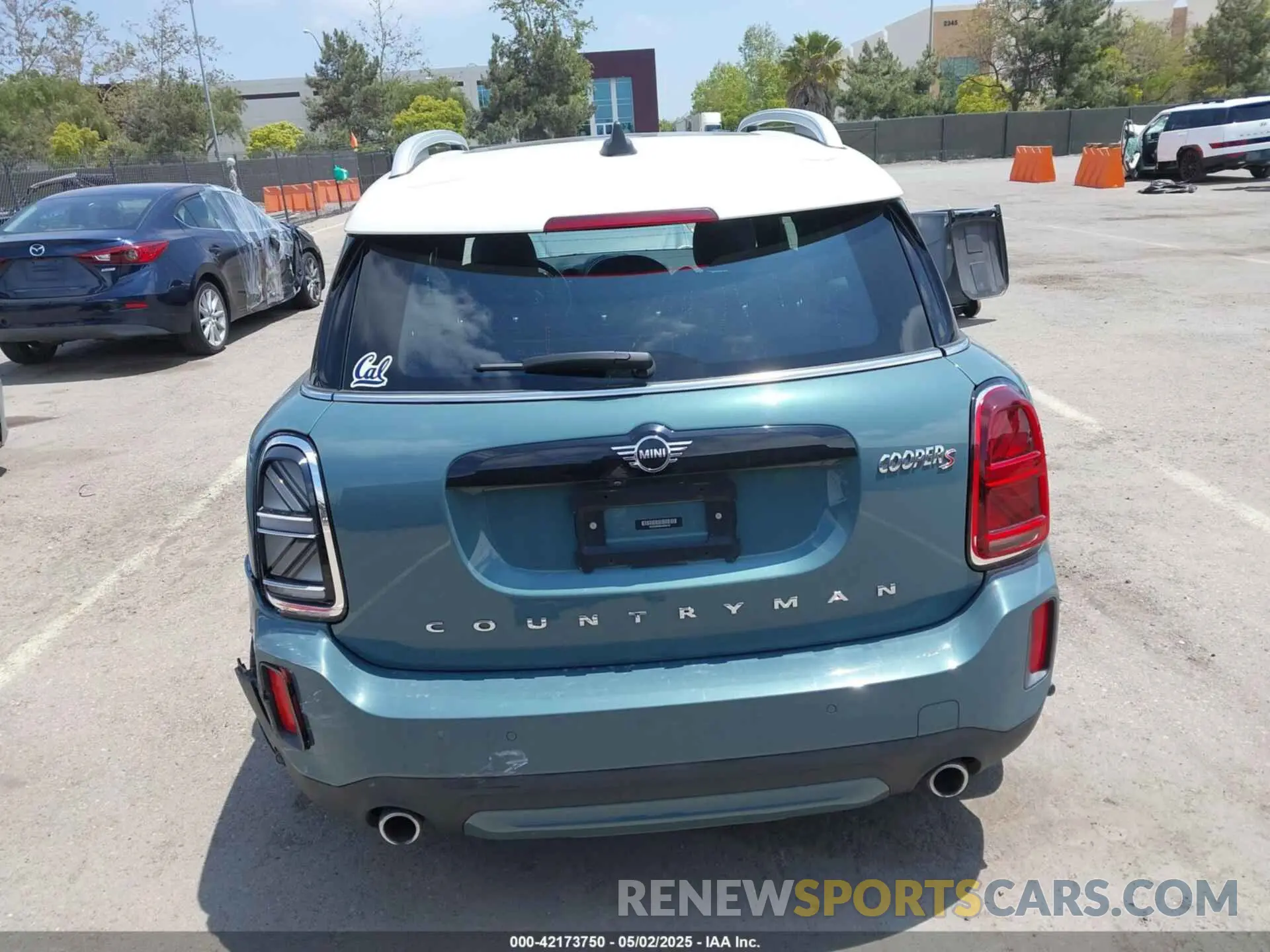 16 Photograph of a damaged car WMZ53BR08N3N29732 MINI COUNTRYMAN 2022