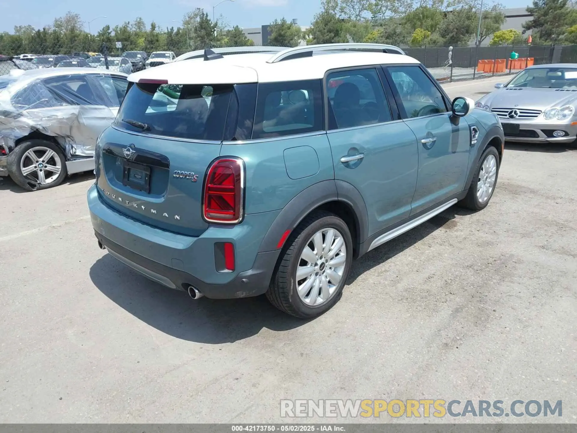 4 Photograph of a damaged car WMZ53BR08N3N29732 MINI COUNTRYMAN 2022