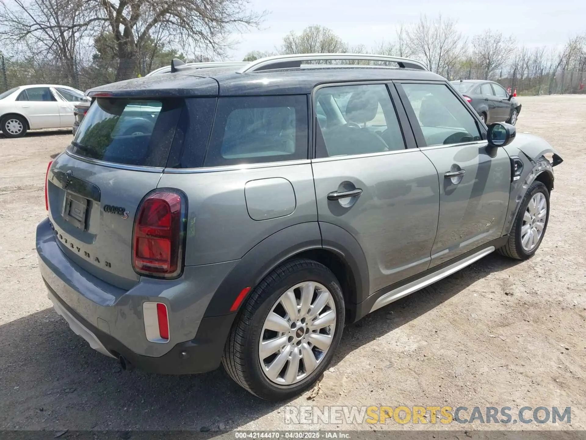 4 Photograph of a damaged car WMZ83BR03N3N56348 MINI COUNTRYMAN 2022