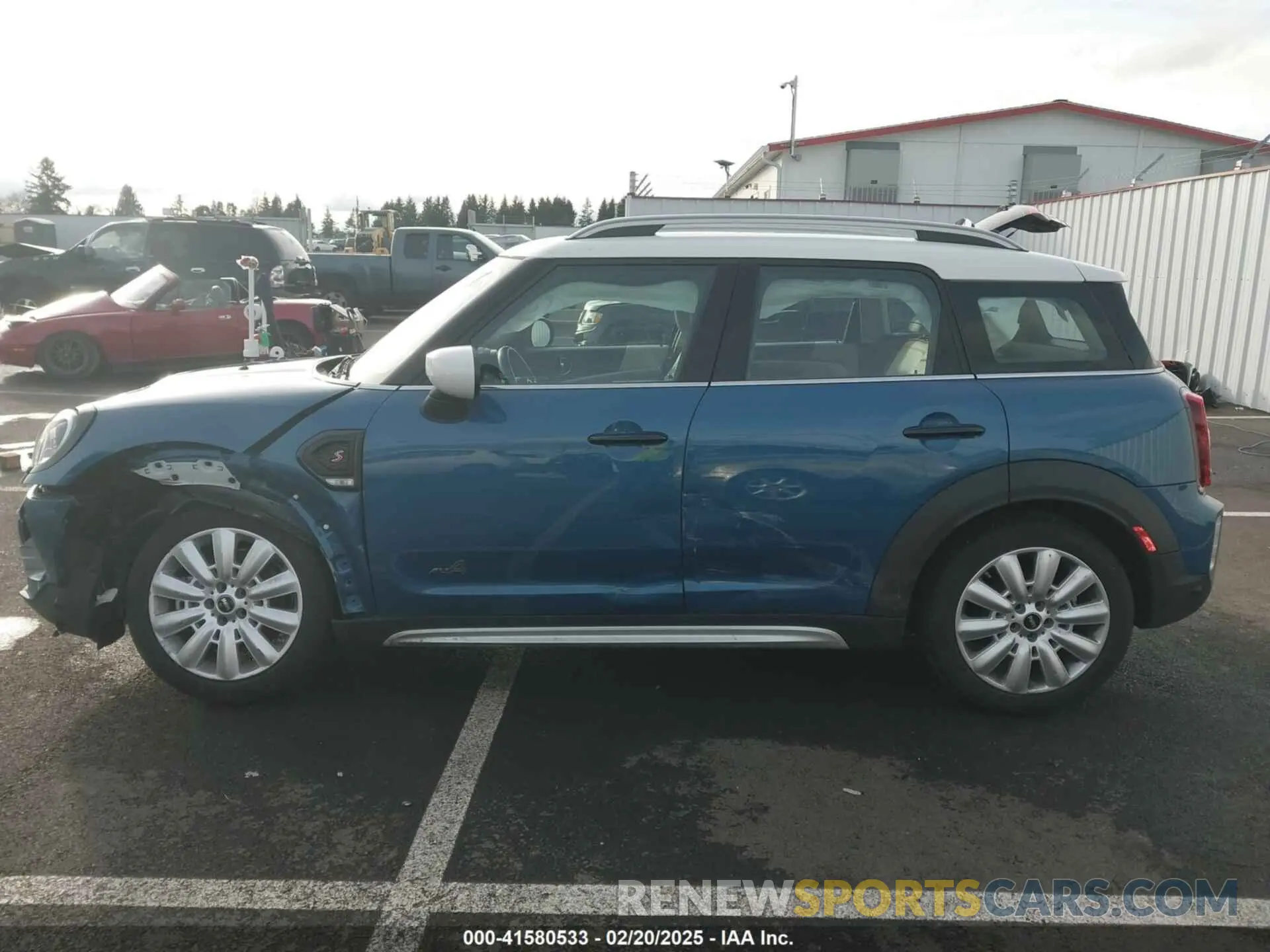15 Photograph of a damaged car WMZ83BR05N3P16603 MINI COUNTRYMAN 2022