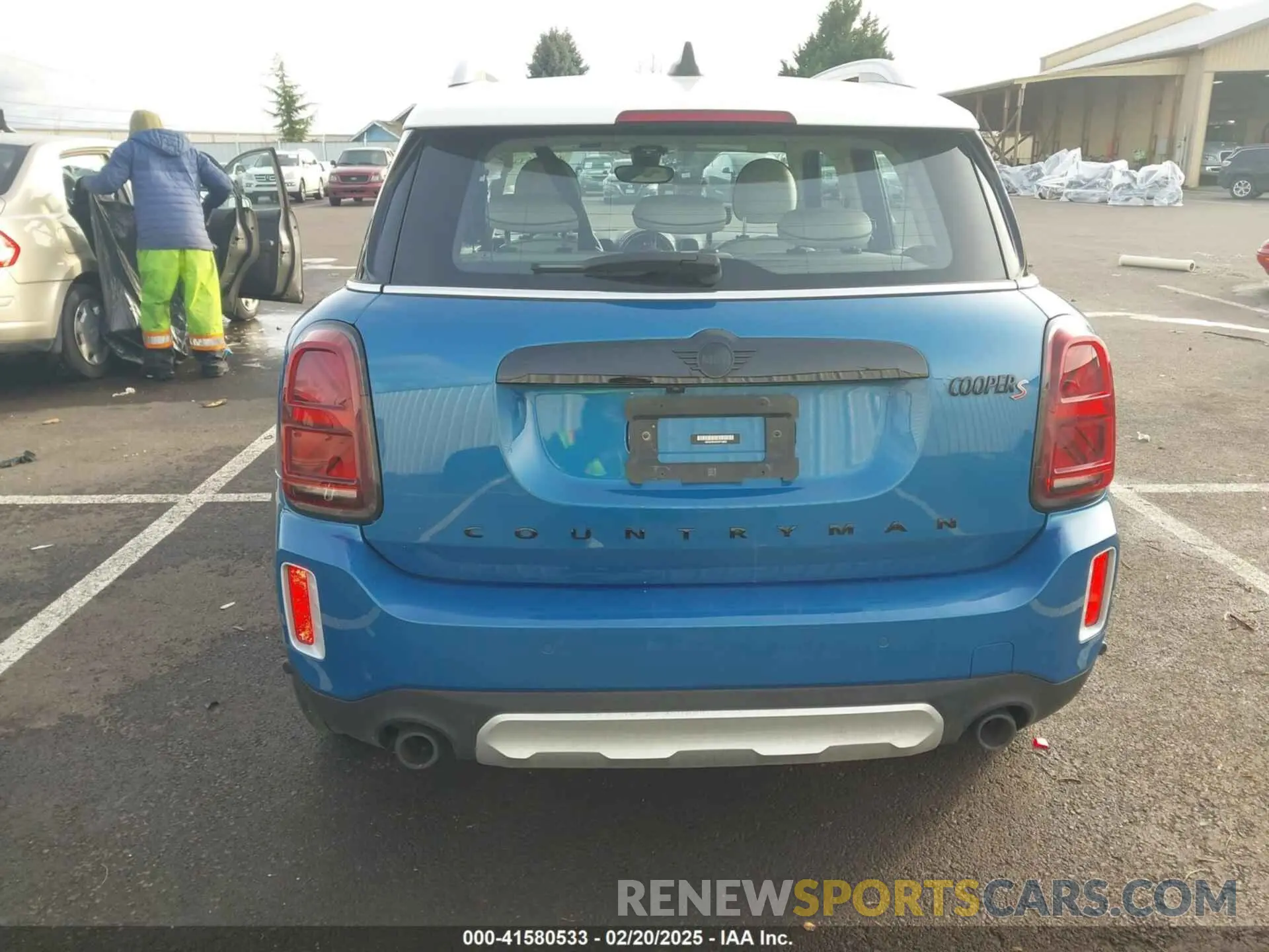 17 Photograph of a damaged car WMZ83BR05N3P16603 MINI COUNTRYMAN 2022