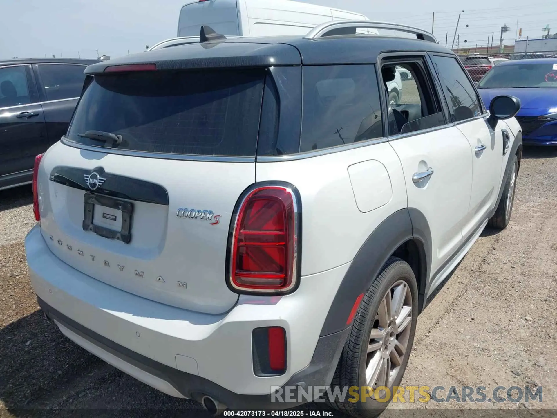 4 Photograph of a damaged car WMZ53BR07P3P96721 MINI COUNTRYMAN 2023