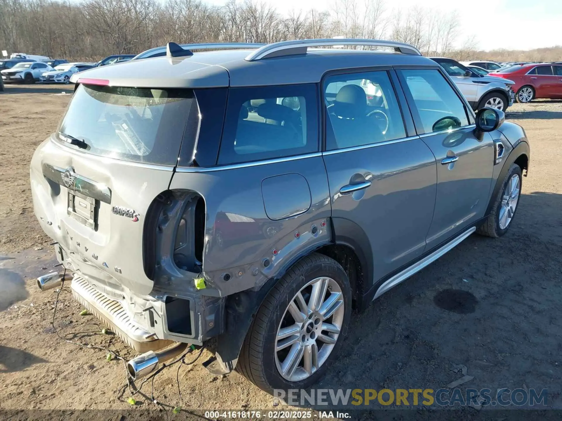 18 Photograph of a damaged car WMZ83BR00P3P57630 MINI COUNTRYMAN 2023