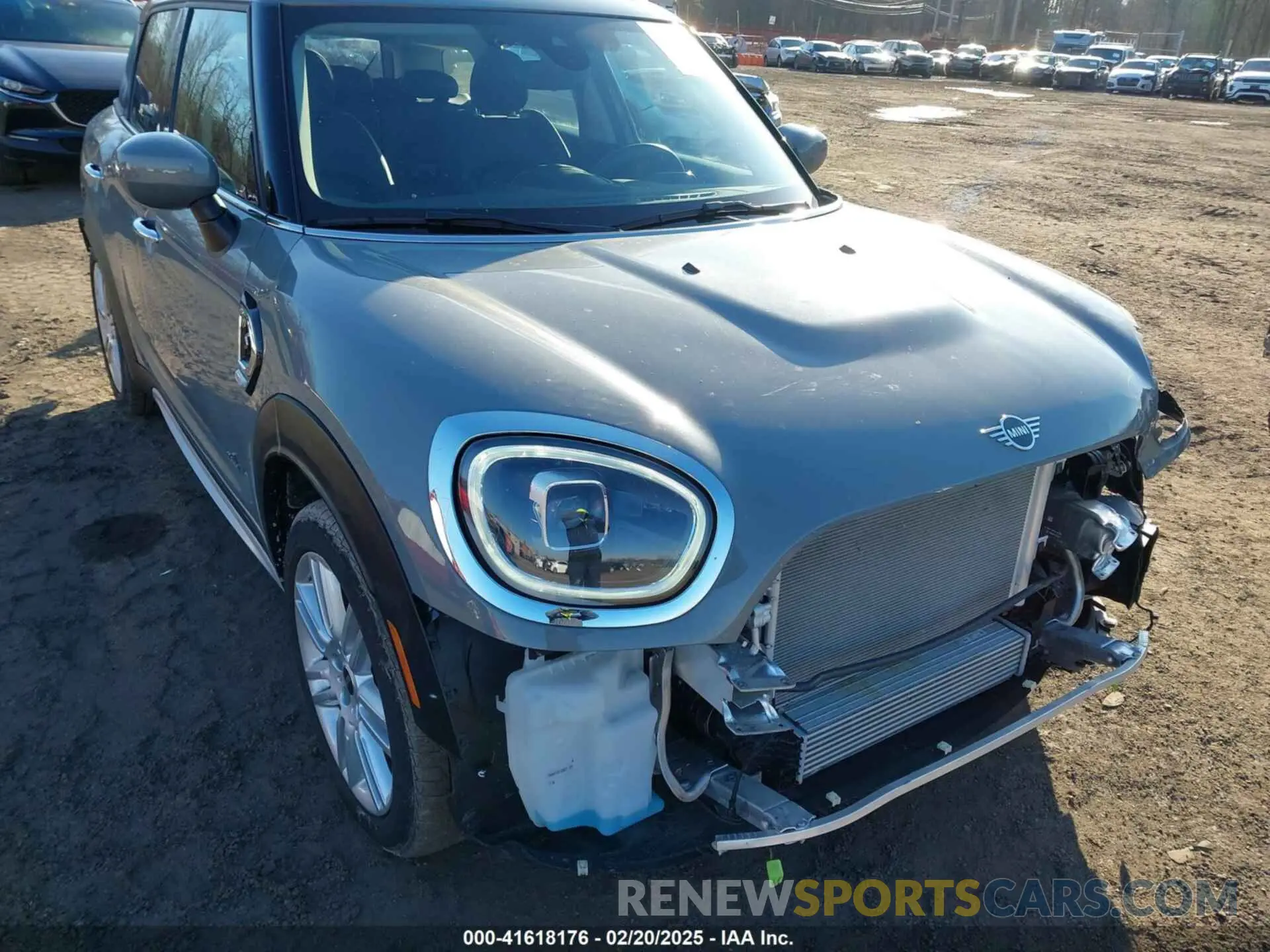 19 Photograph of a damaged car WMZ83BR00P3P57630 MINI COUNTRYMAN 2023