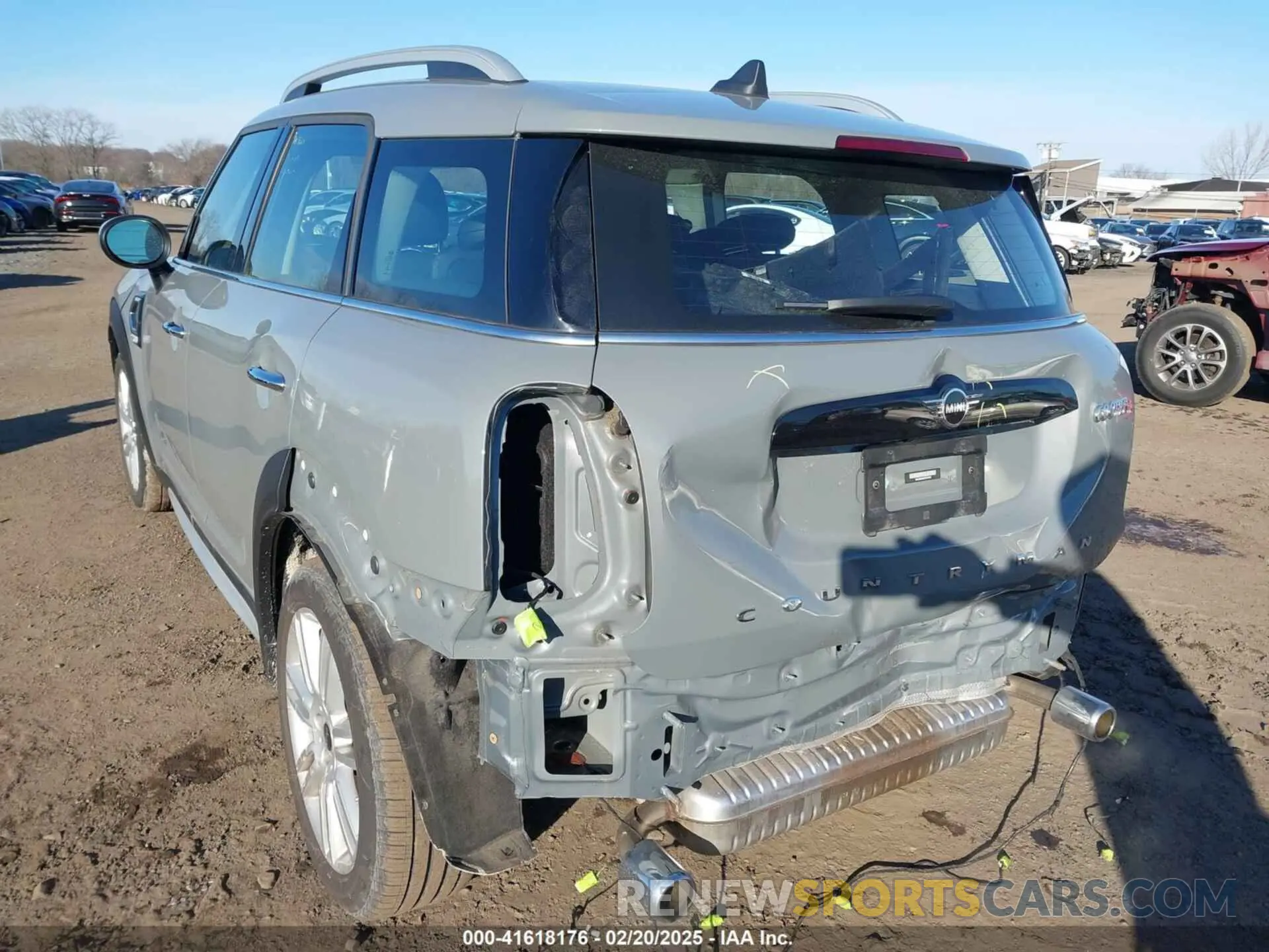 6 Photograph of a damaged car WMZ83BR00P3P57630 MINI COUNTRYMAN 2023