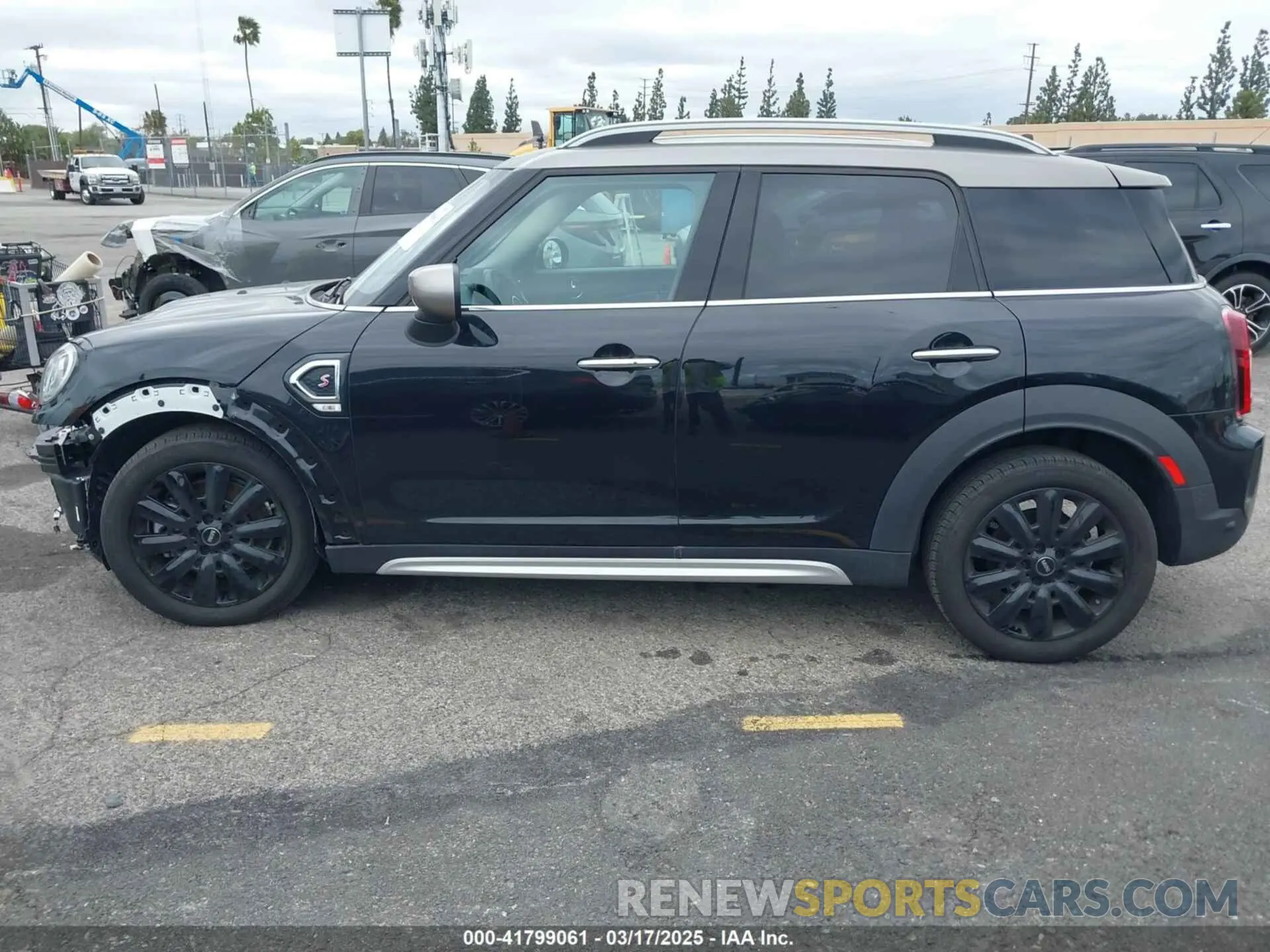 14 Photograph of a damaged car WMZ53BR00R3S05583 MINI COUNTRYMAN 2024