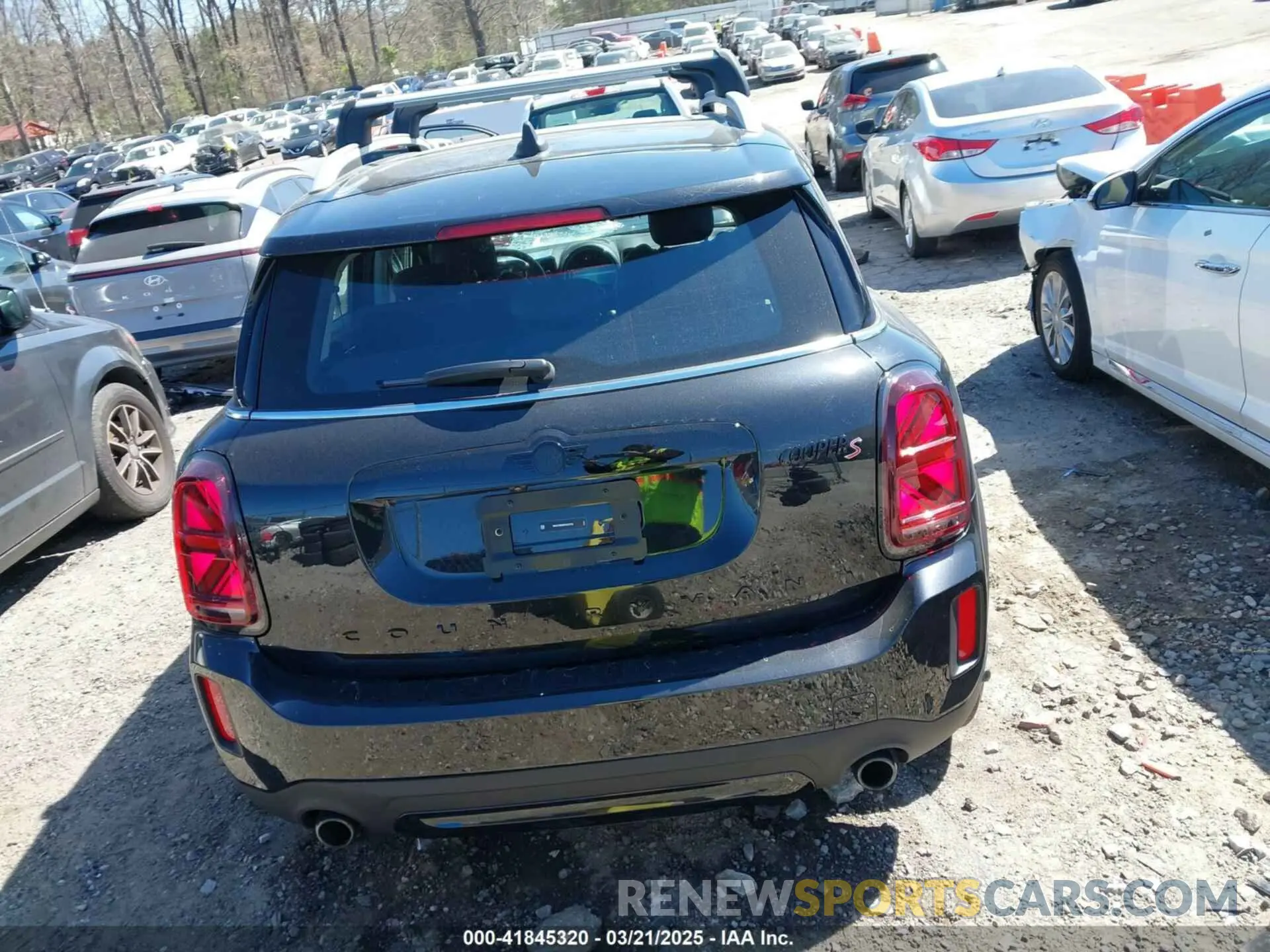 16 Photograph of a damaged car WMZ53BR08R3S33762 MINI COUNTRYMAN 2024
