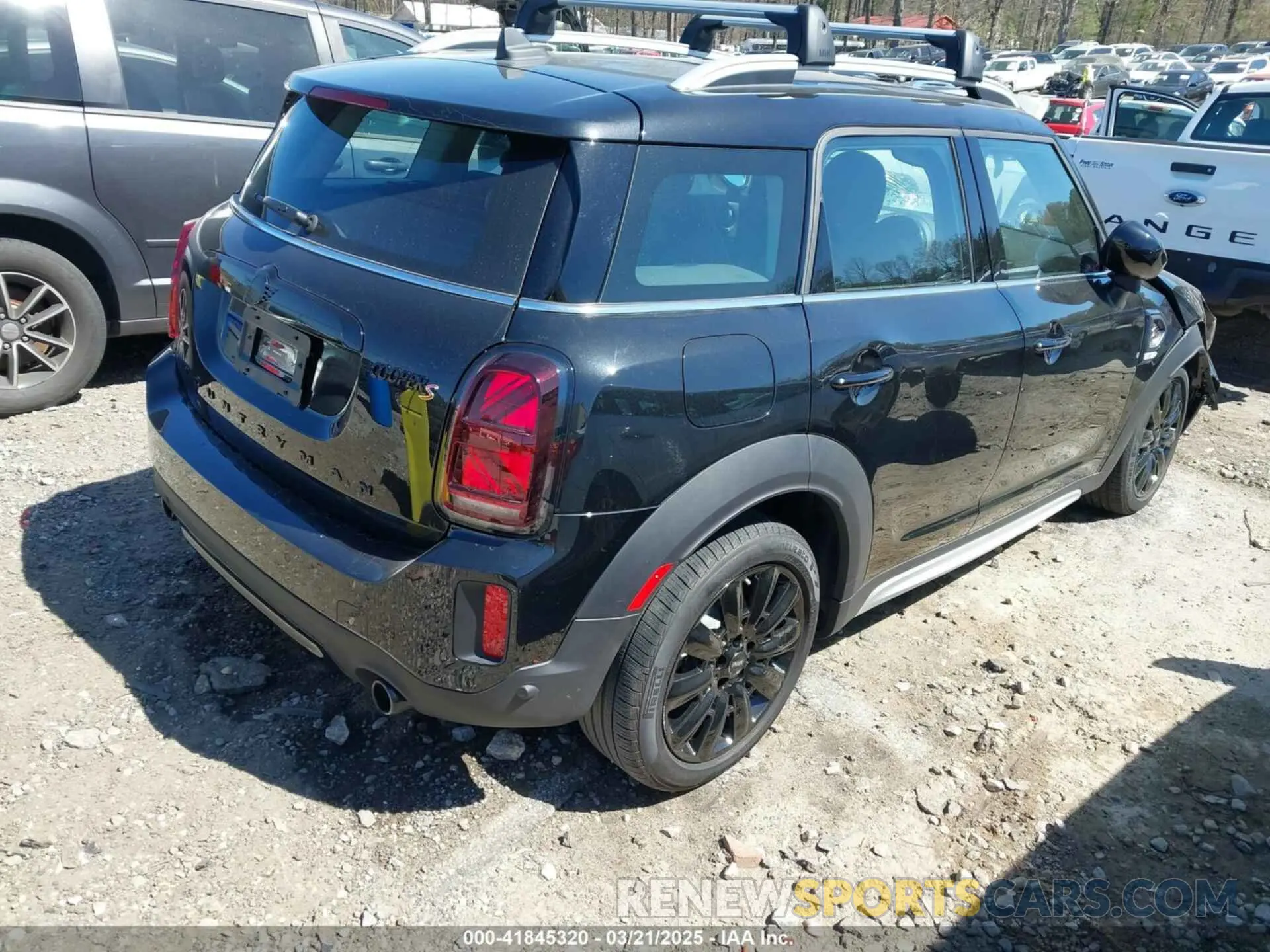 4 Photograph of a damaged car WMZ53BR08R3S33762 MINI COUNTRYMAN 2024