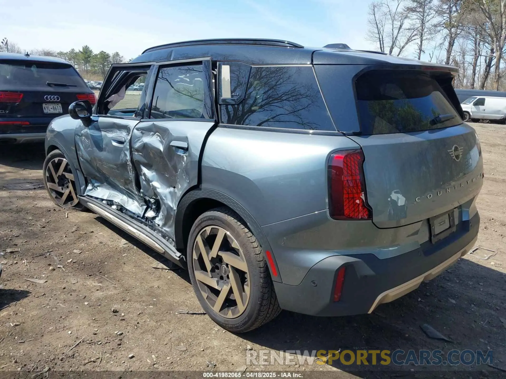 3 Photograph of a damaged car WMZ23GA02S7P85607 MINI COUNTRYMAN 2025
