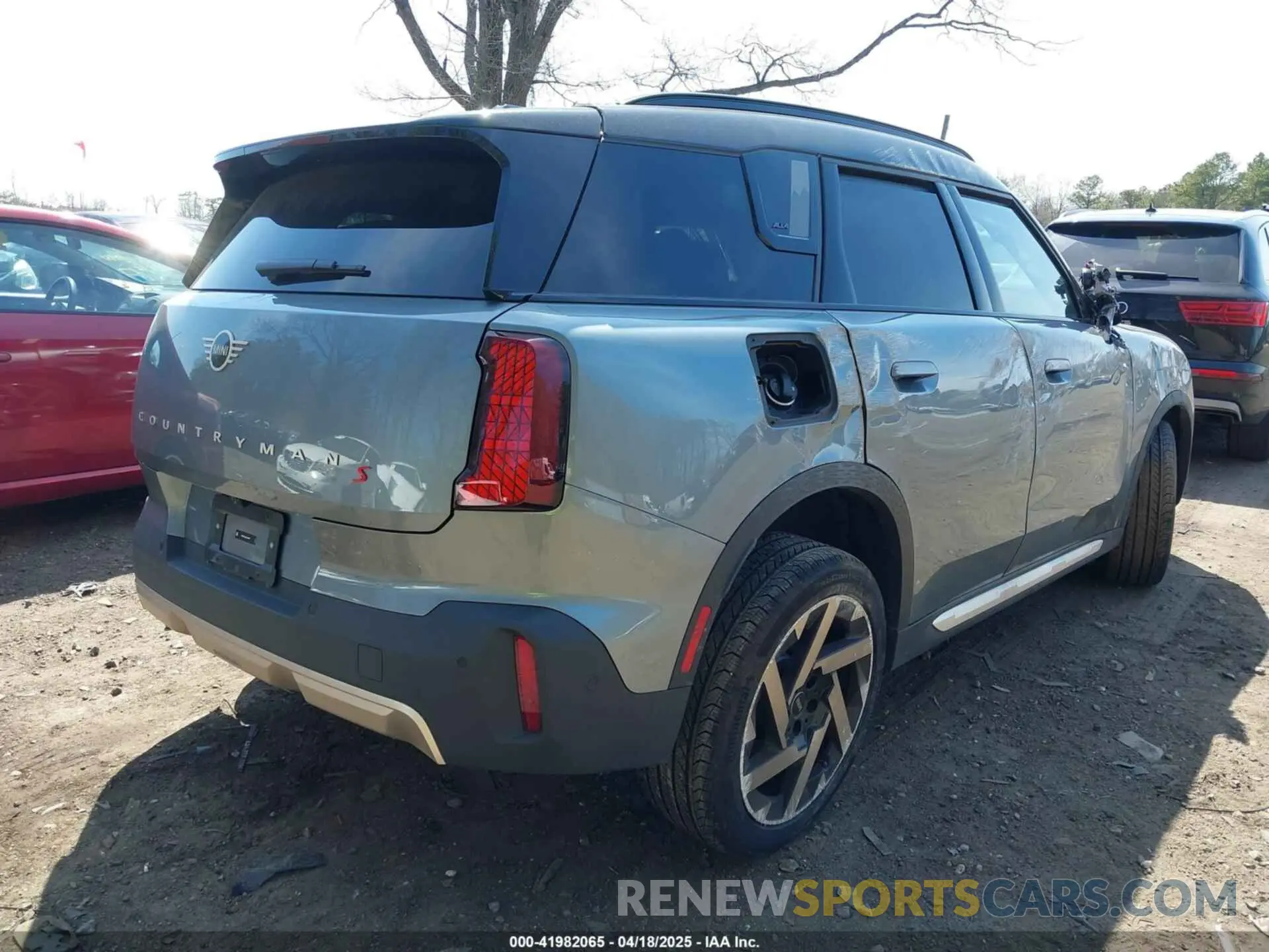4 Photograph of a damaged car WMZ23GA02S7P85607 MINI COUNTRYMAN 2025