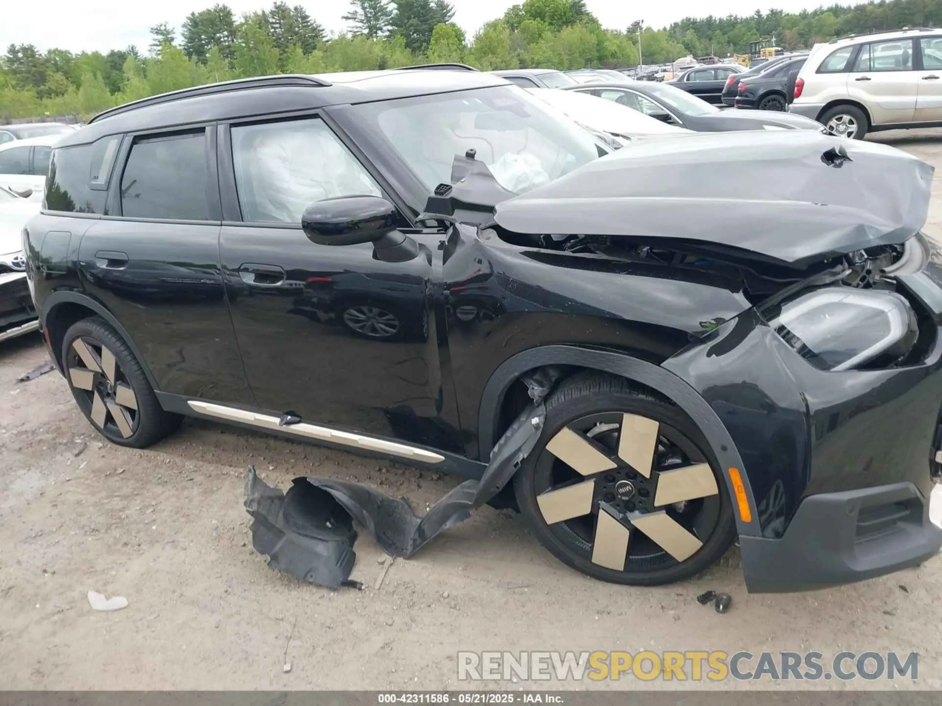 13 Photograph of a damaged car WMZ23GA04S7P30480 MINI COUNTRYMAN 2025