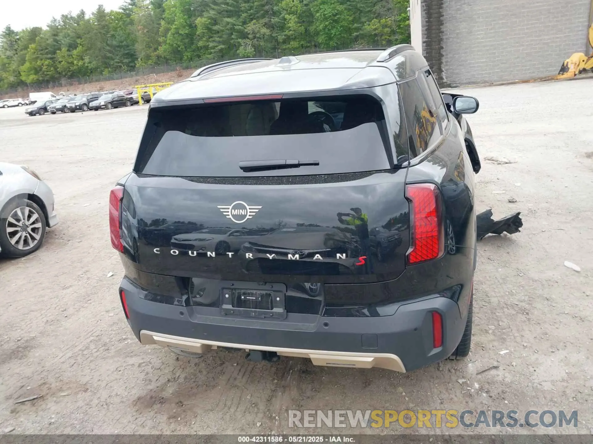 16 Photograph of a damaged car WMZ23GA04S7P30480 MINI COUNTRYMAN 2025