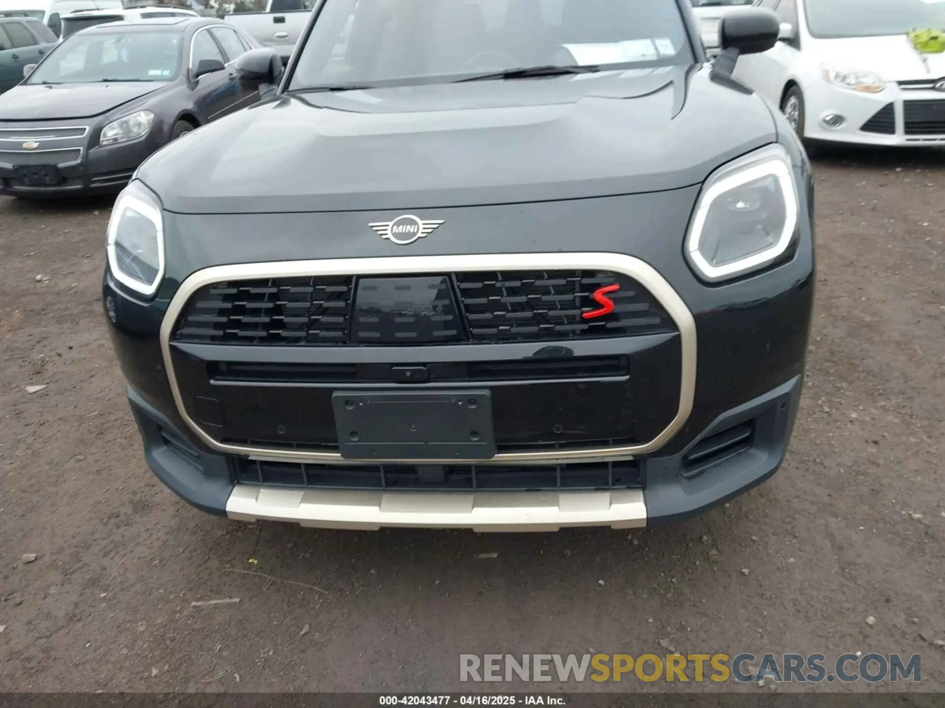 12 Photograph of a damaged car WMZ23GA06S7P27483 MINI COUNTRYMAN 2025