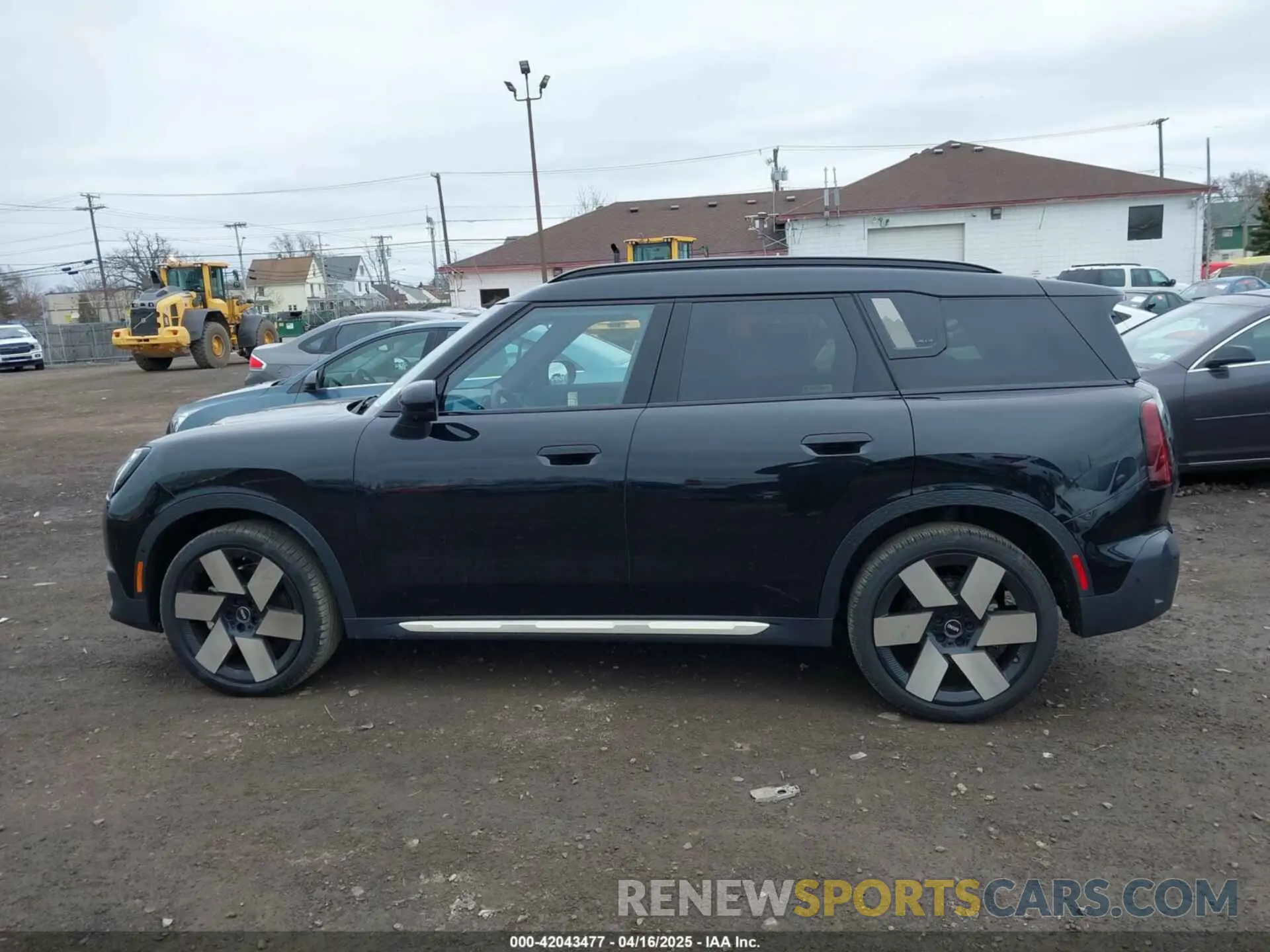 14 Photograph of a damaged car WMZ23GA06S7P27483 MINI COUNTRYMAN 2025